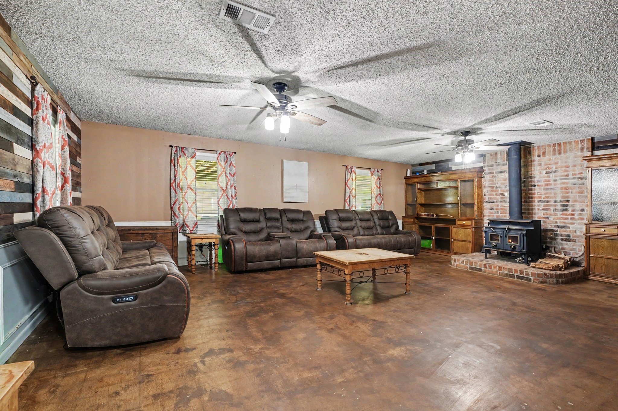 Fourt View of living room