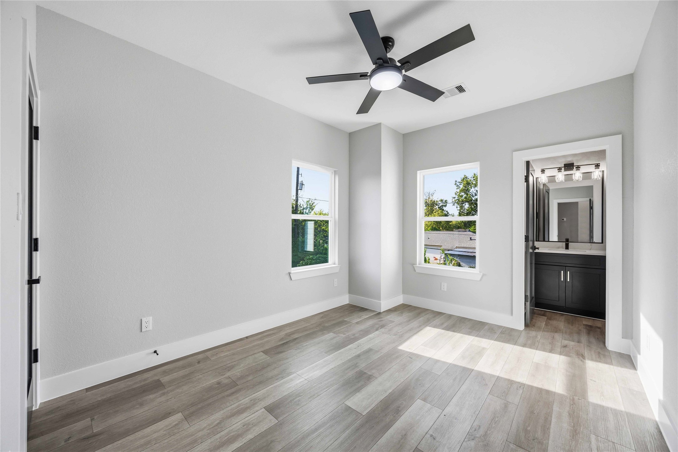 5326 Ridgeway Drive, Houston, TX 77033