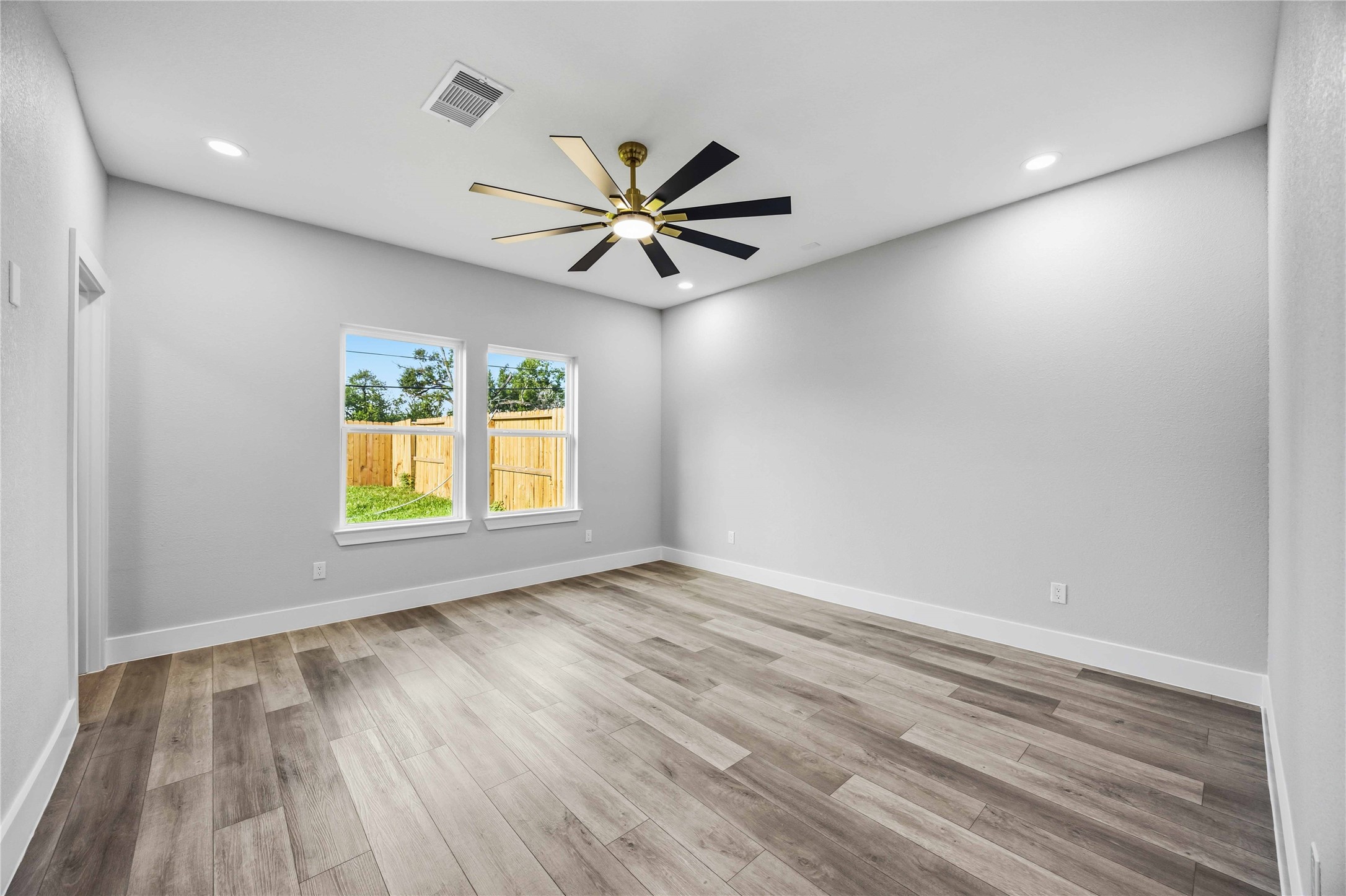 5326 Ridgeway Drive, Houston, TX 77033