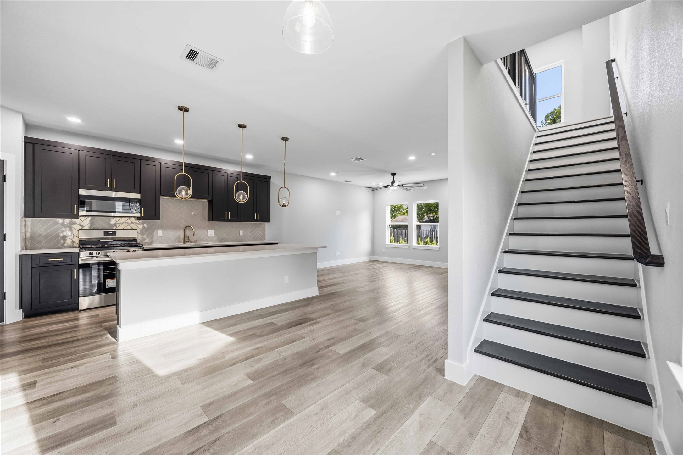 5326 Ridgeway Drive, Houston, TX 77033