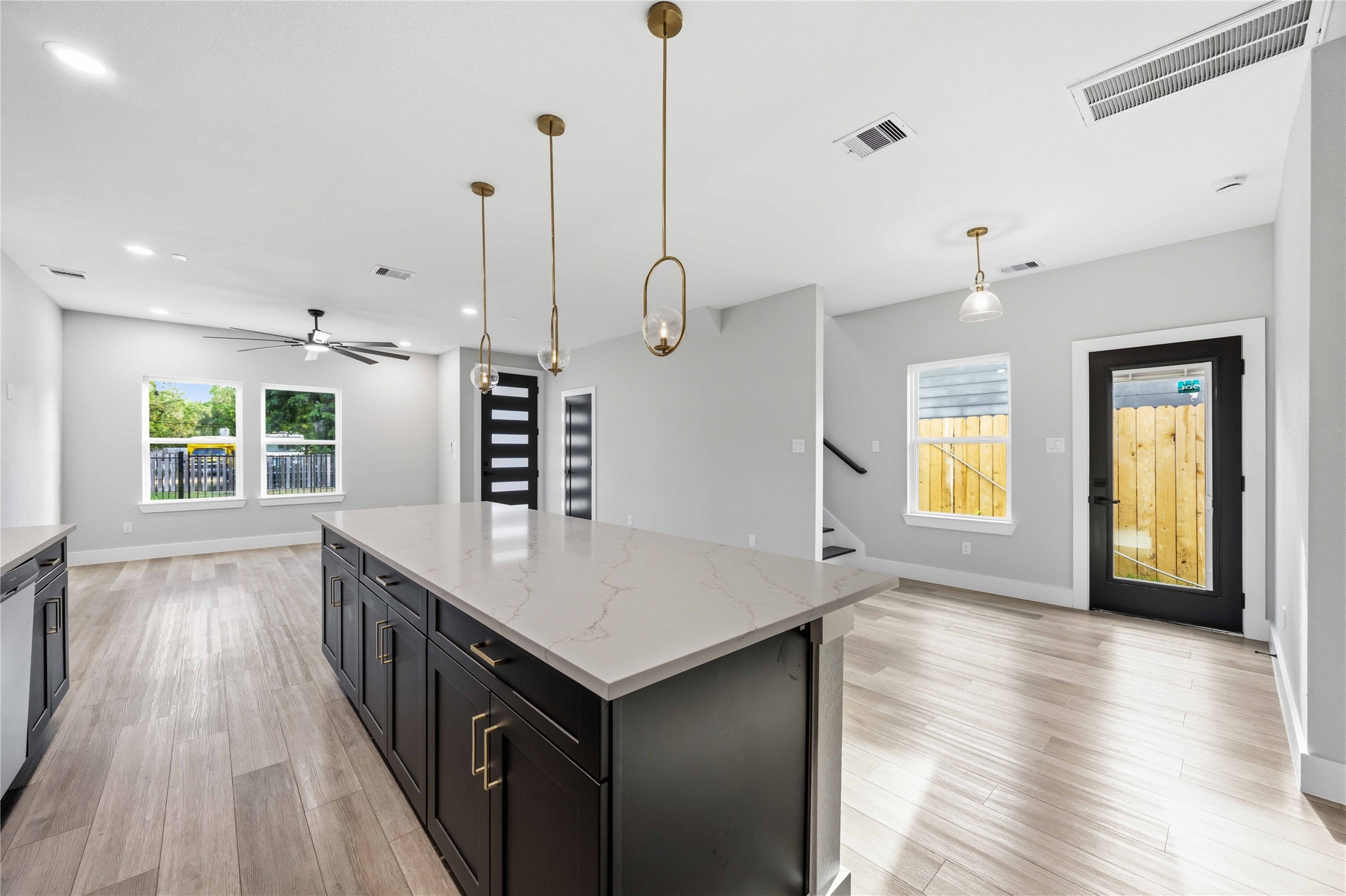 5326 Ridgeway Drive, Houston, TX 77033
