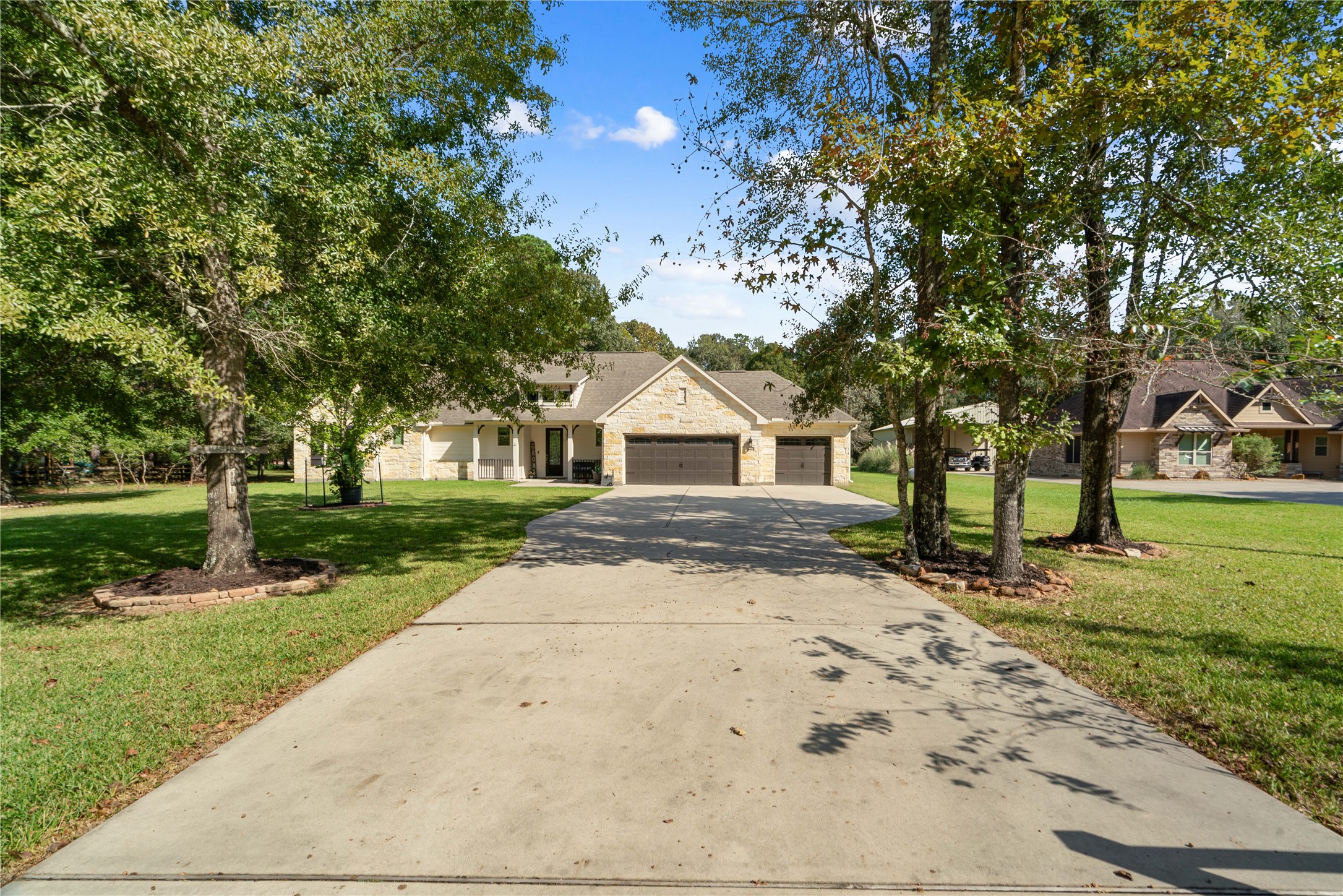 Welcome home to your own private retreat, where mature trees, wide-open spaces, and peaceful surroundings set the tone for something special! Welcome home to your own private retreat, where mature trees, wide-open spaces, and peaceful surroundings set the tone for something special!