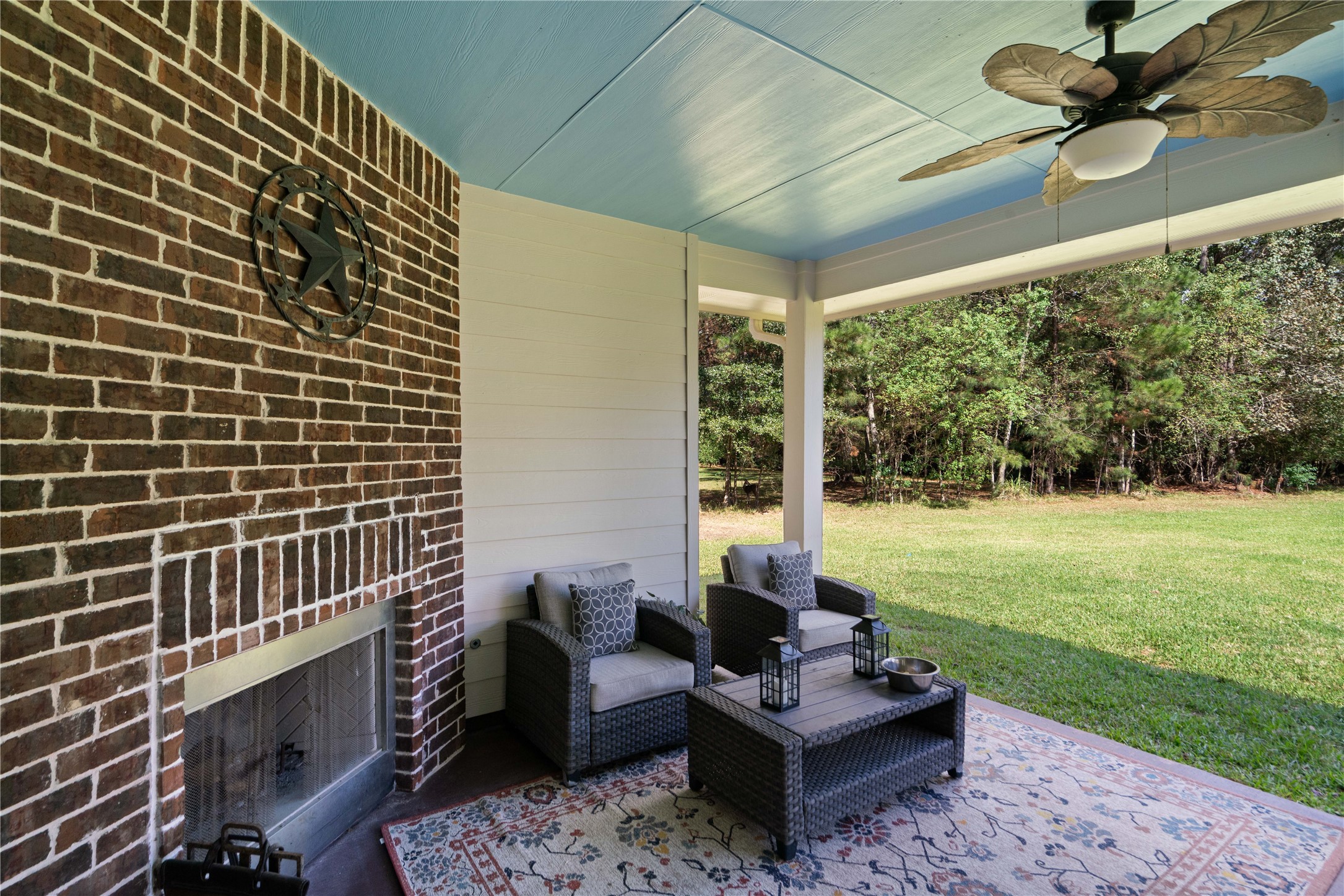 Picture cool evenings, a crackling fire, and your favorite people gathered around. This covered outdoor fireplace makes every season a reason to stay outside!