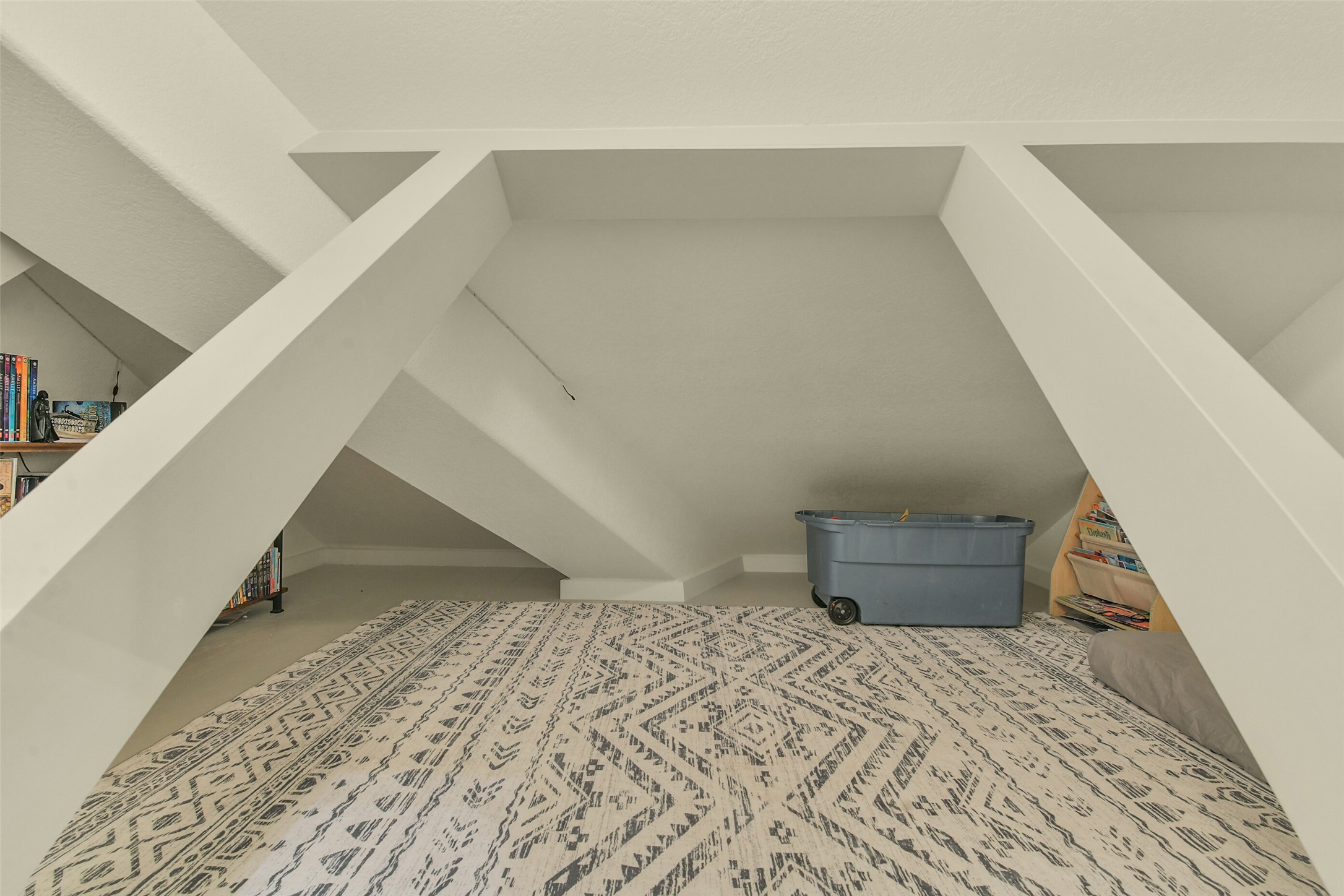 Cozy bonus nook with distinctive architectural details, ideal for reading or relaxation.
