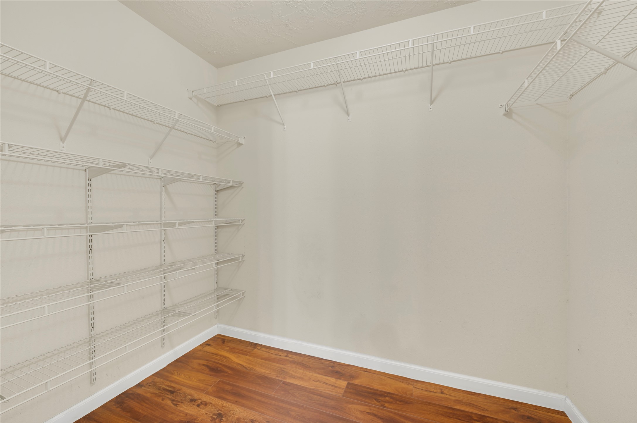 MAIN CLOSET