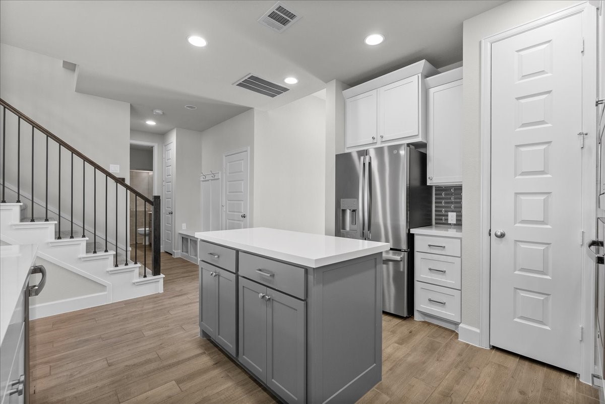 Kitchen island! Great for meal prepping for the week!