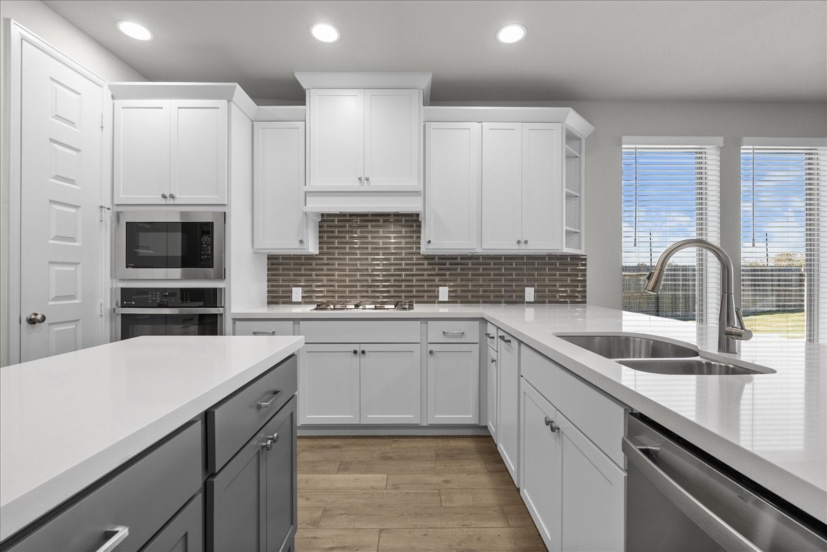 Gorgeous countertops, stainless steel appliances, and plenty of space for multiple cooks!