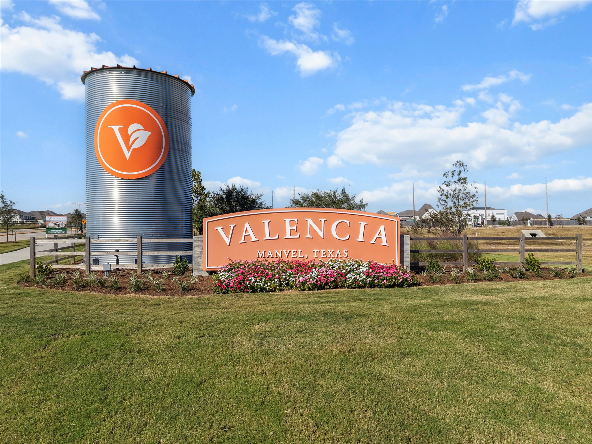 Welcome home to Valencia! It offers superb amenities and access to Hwy 6 and Hwy 288 in Manvel.