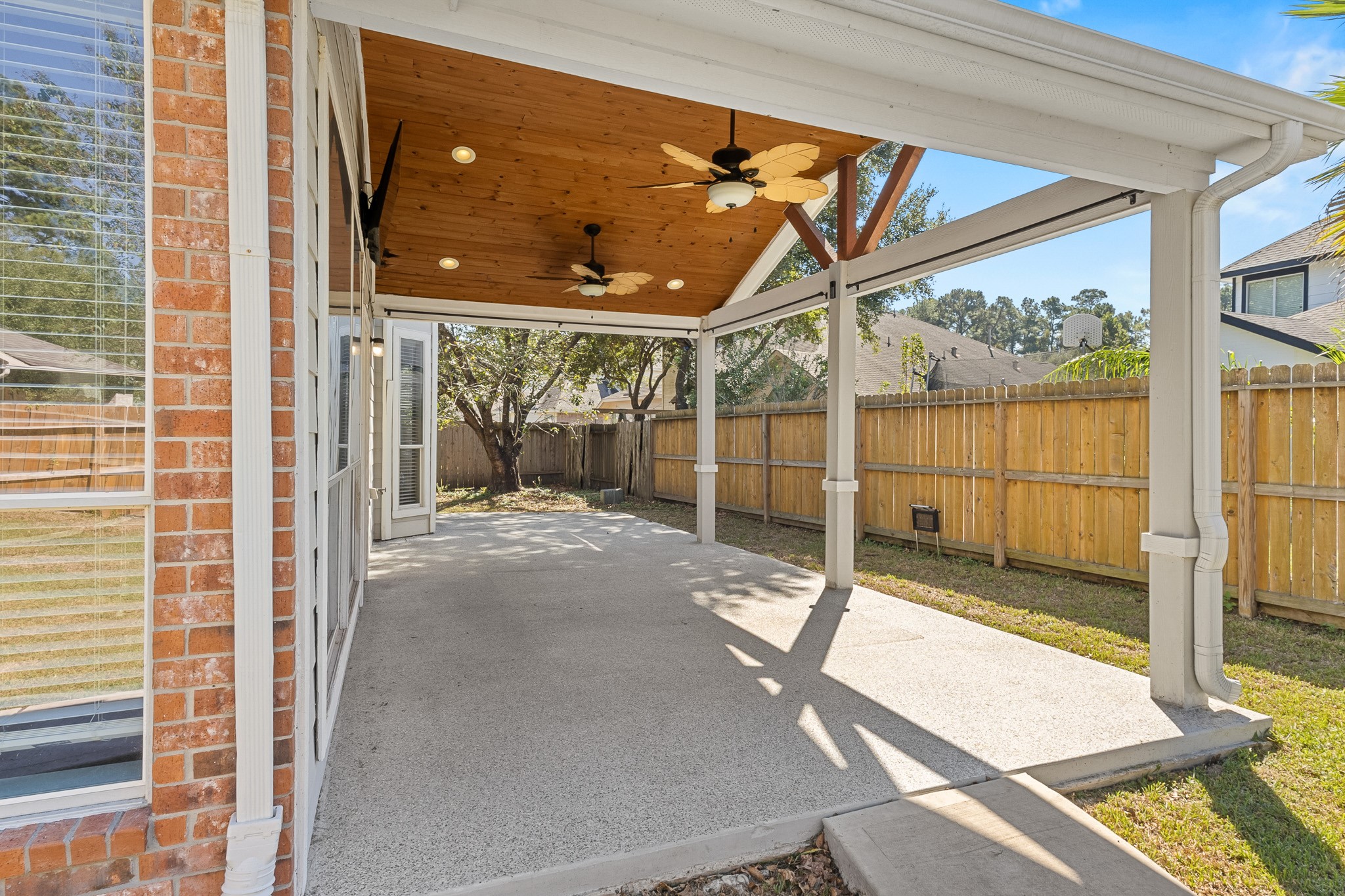 8702 Sailing Drive, Humble, TX 77346