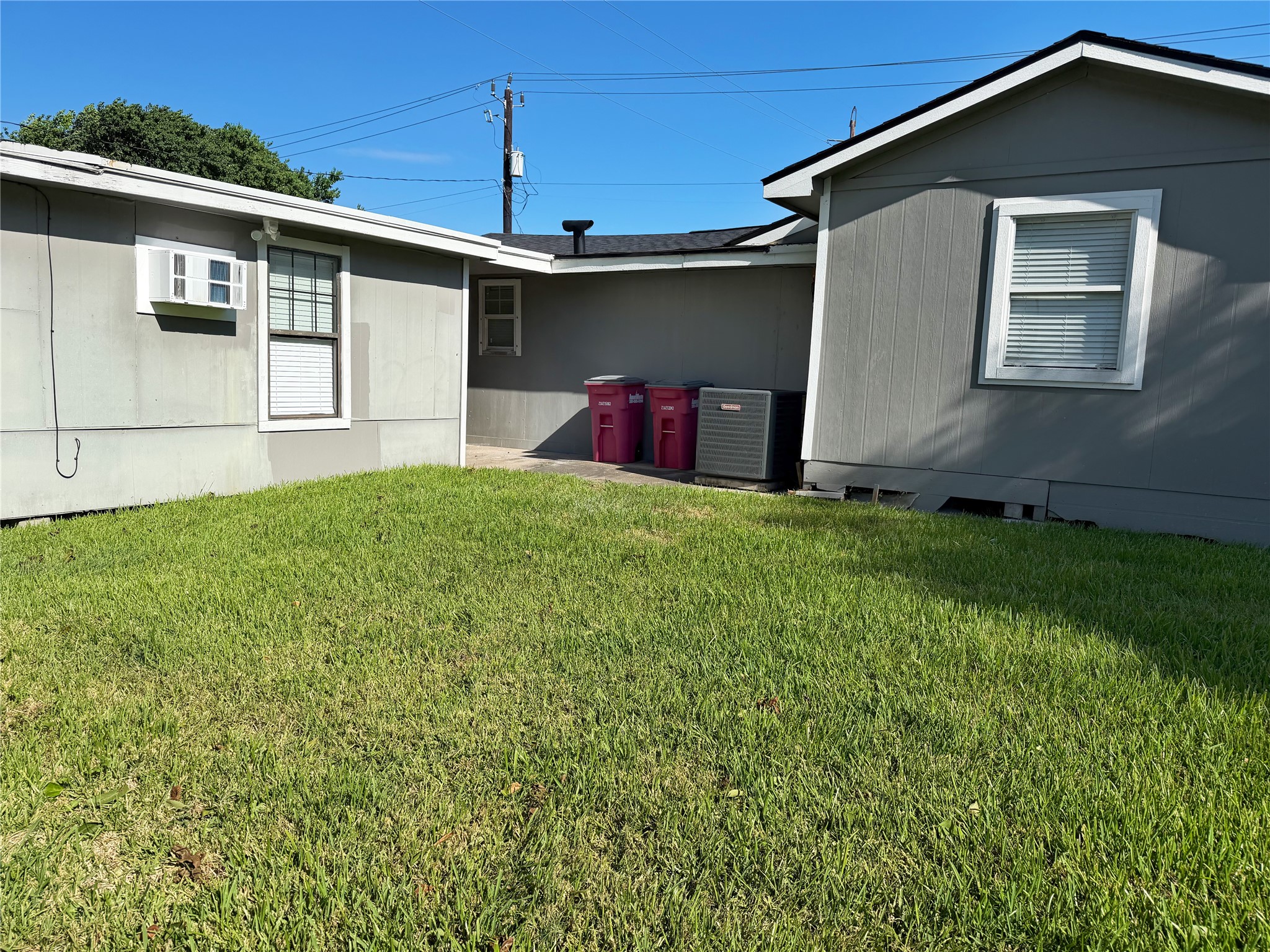 Spacious backyard offering plenty of room for outdoor activities, seating, gardening, or future improvements.