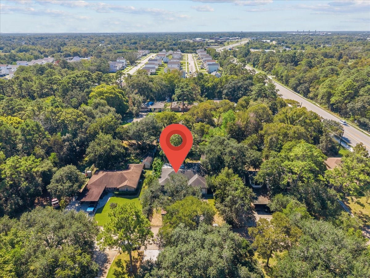8717 Acorn Lane, Hitchcock, TX 77563