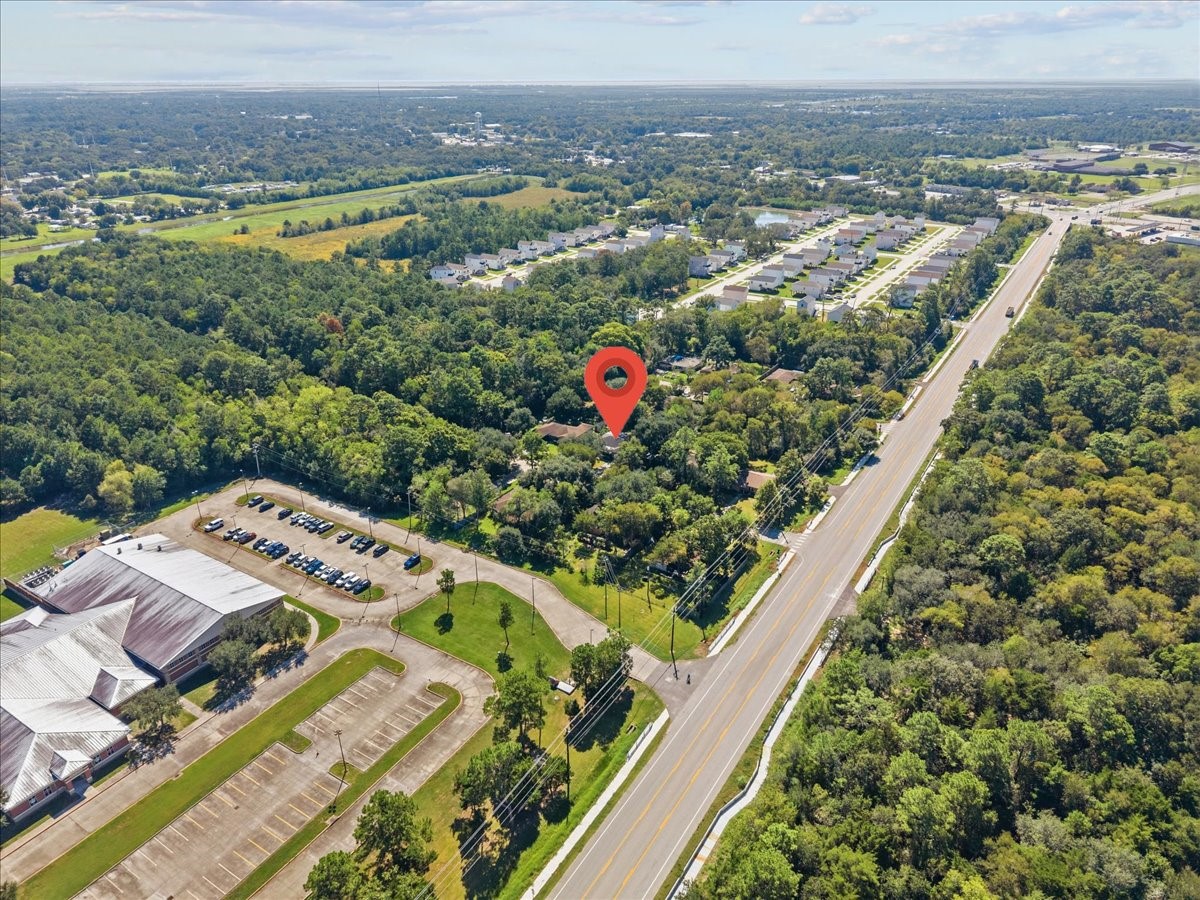 8717 Acorn Lane, Hitchcock, TX 77563