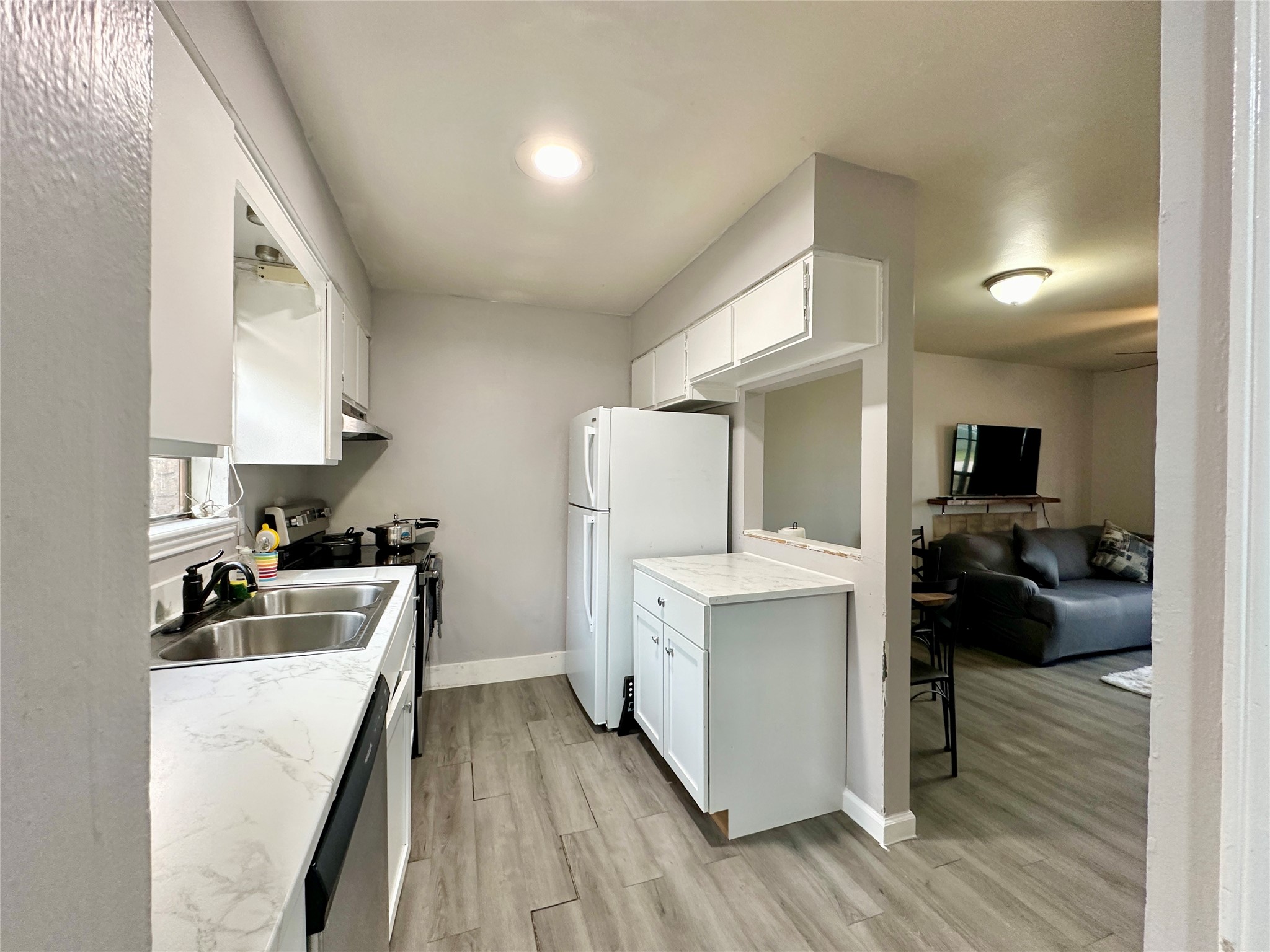 Refrigerator is available to stay for tenant use. Refrigerator is available to stay for tenant use.