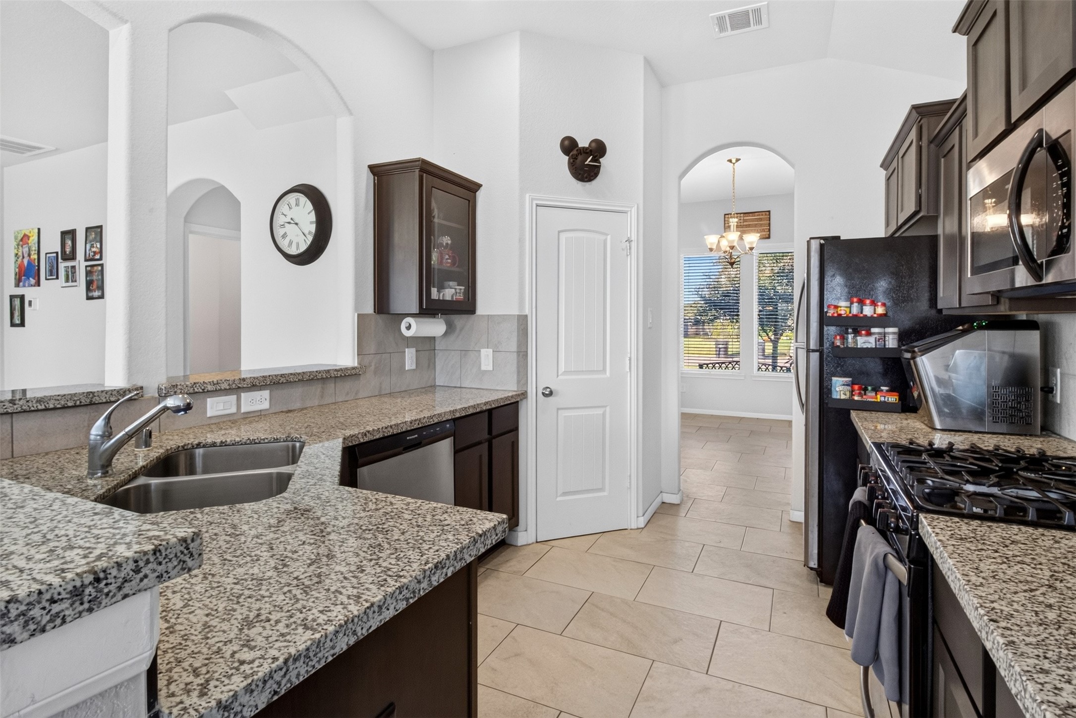 394 Lake Line Drive, Alvin, TX 77511