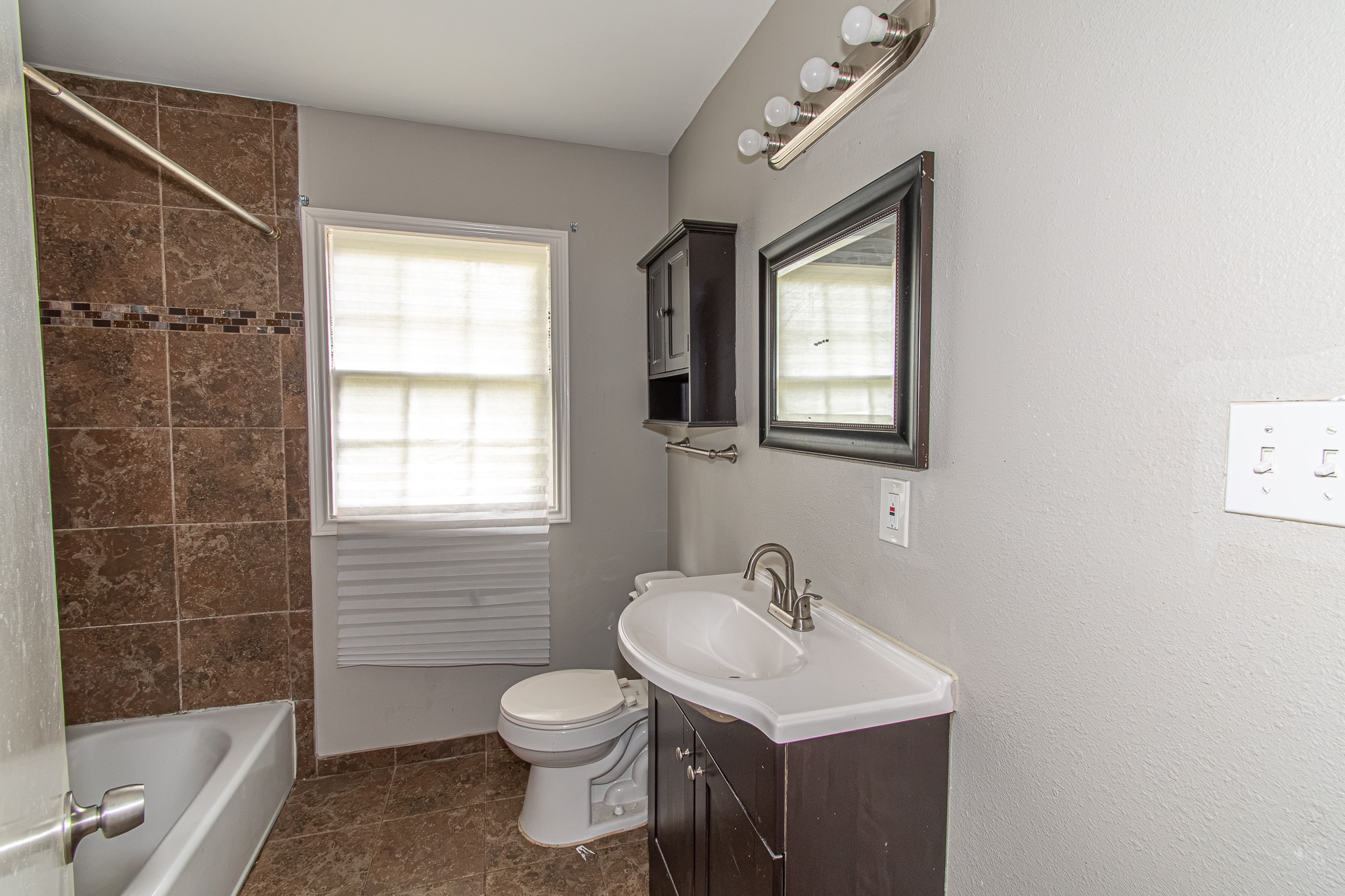 Secondary Hall Bath with a Shower/Tub Combo