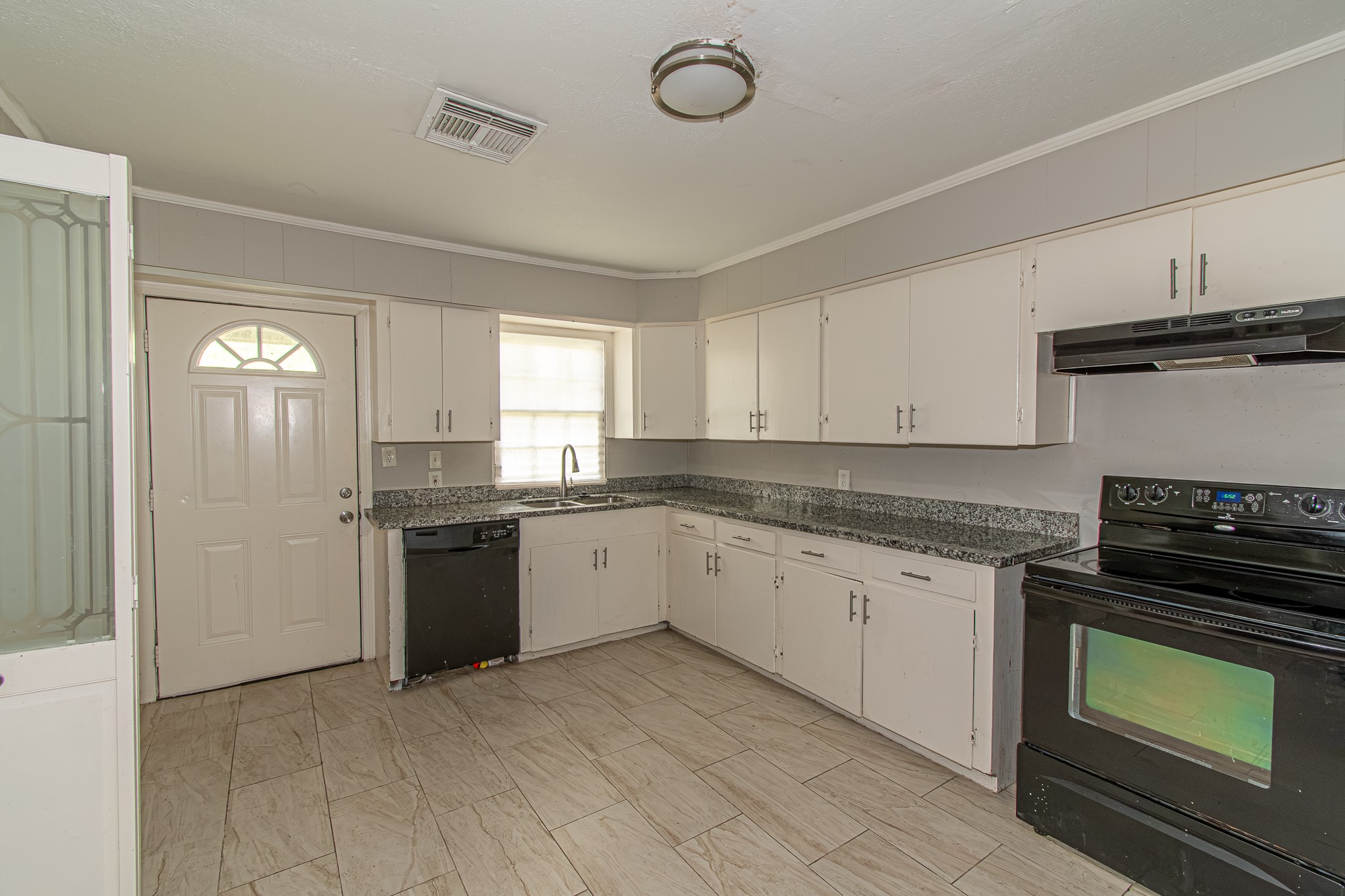 8 Coronado Circle, La Marque, TX 77568