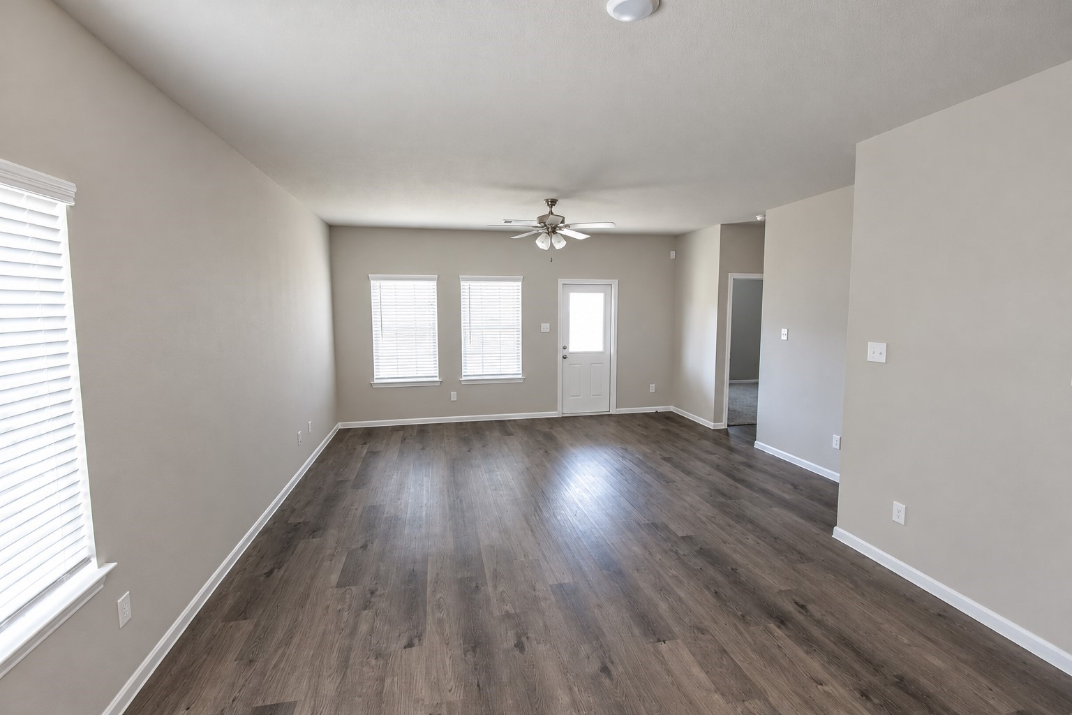 3187 Savannah Rose Drive, Angleton, TX 77515