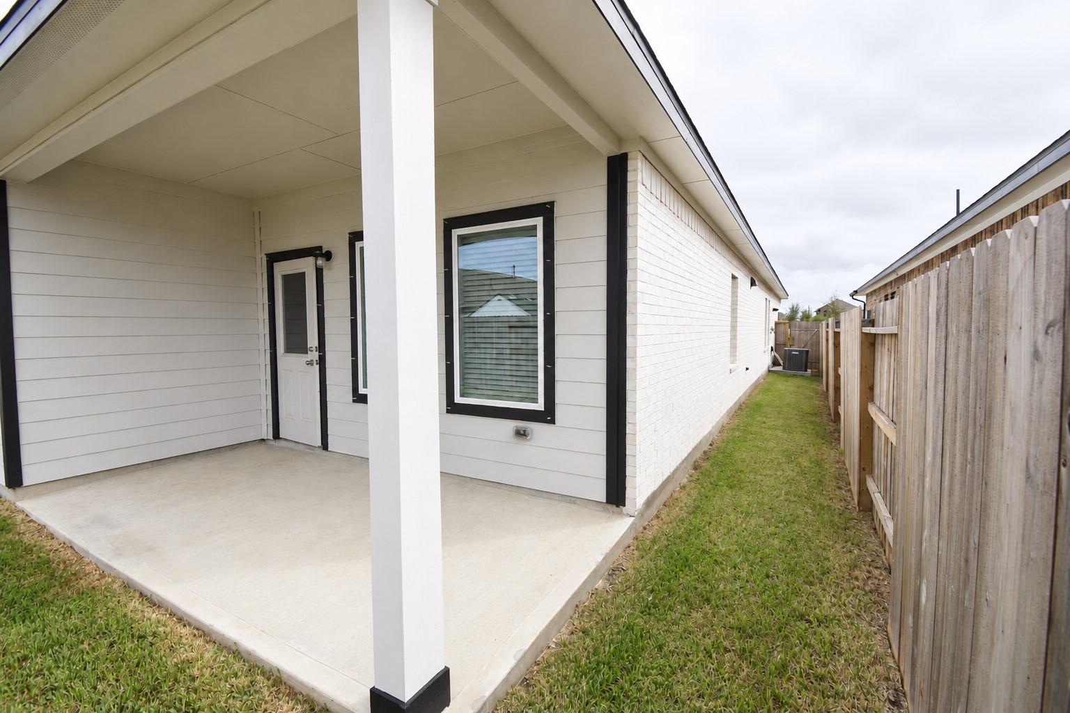 3187 Savannah Rose Drive, Angleton, TX 77515
