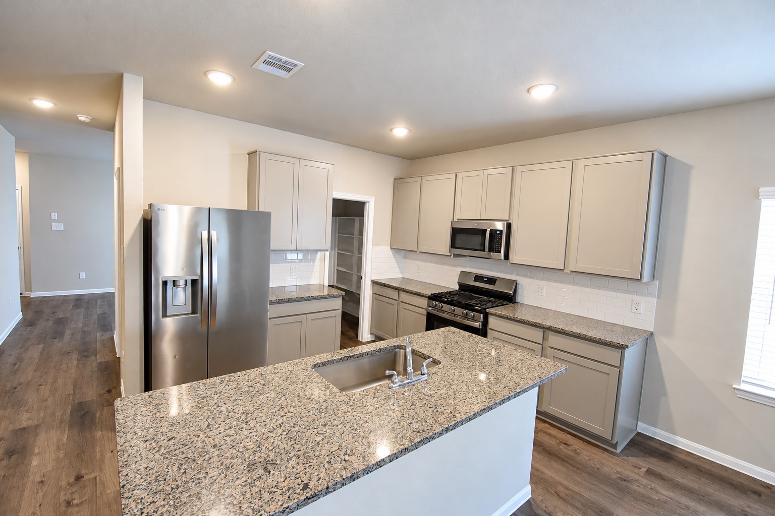 3187 Savannah Rose Drive, Angleton, TX 77515