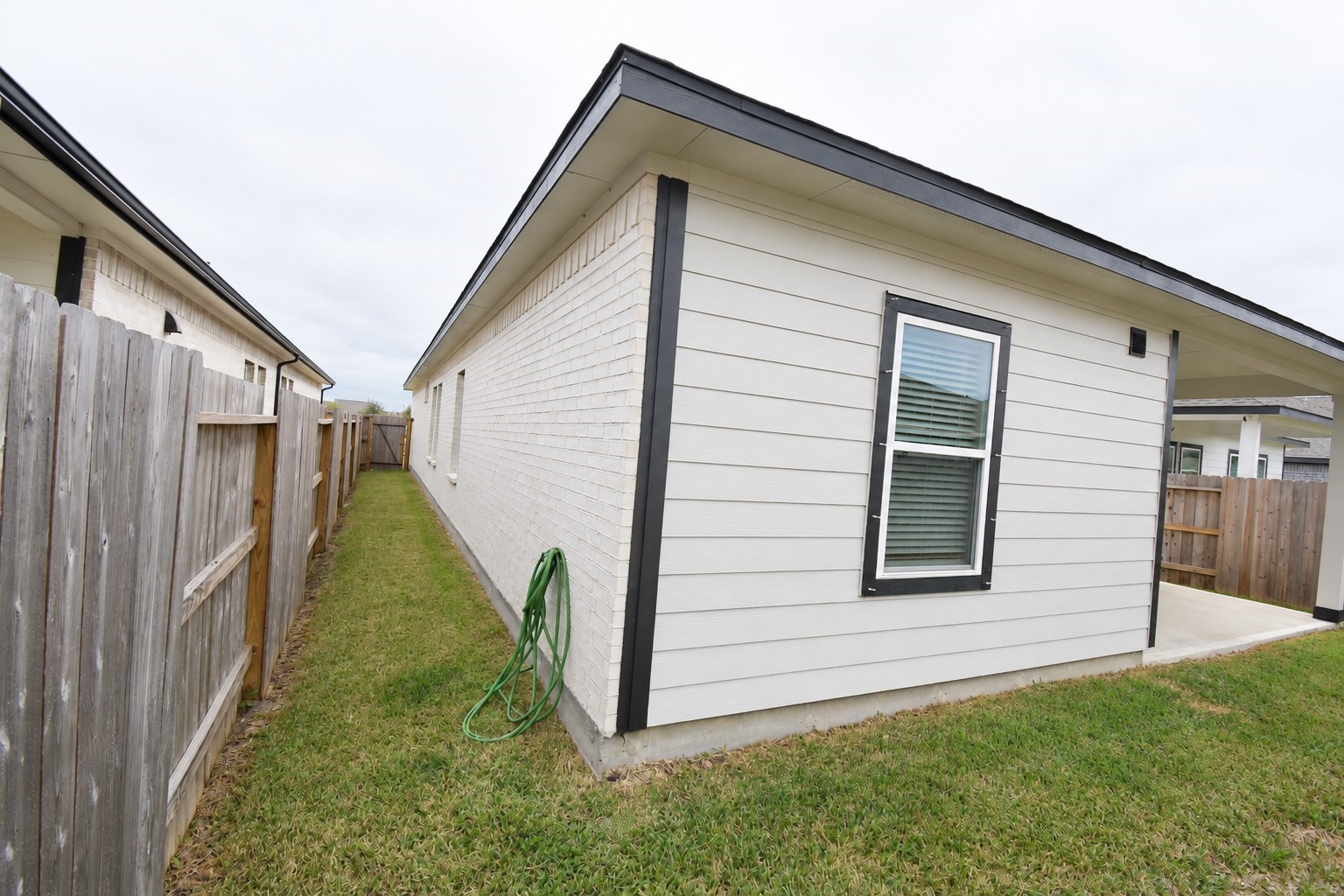 3187 Savannah Rose Drive, Angleton, TX 77515