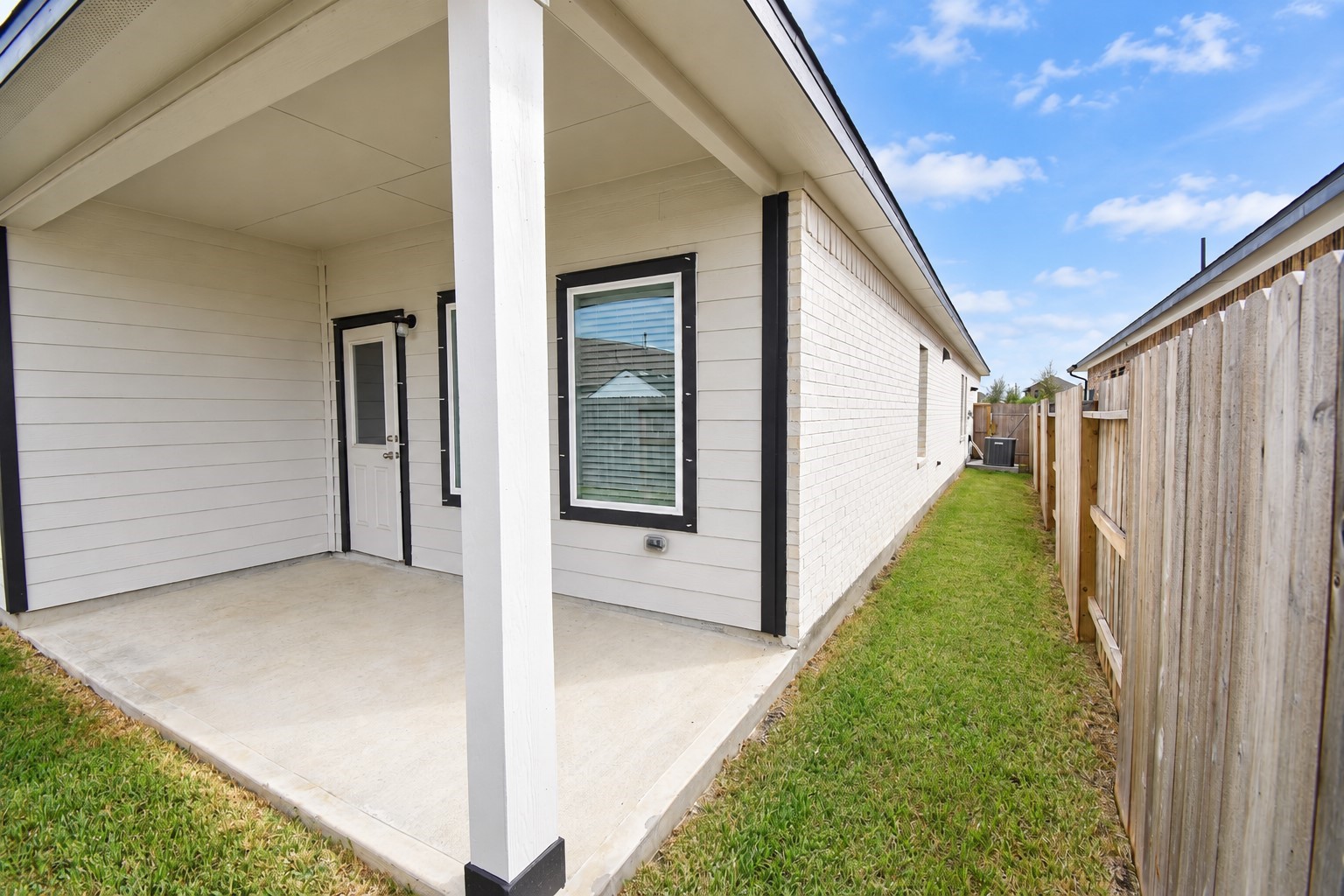 3187 Savannah Rose Drive, Angleton, TX 77515