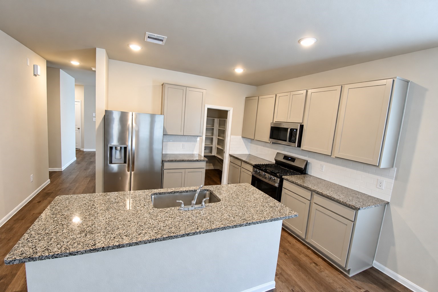 3187 Savannah Rose Drive, Angleton, TX 77515
