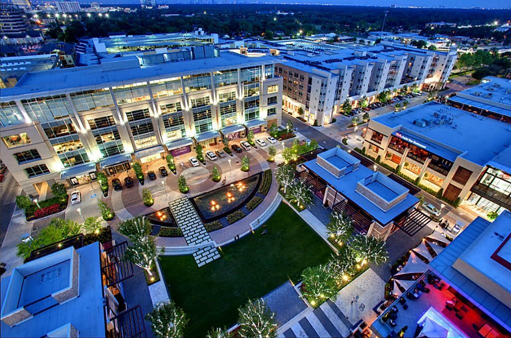 Minutes to Town & Country shopping center for all the events year round