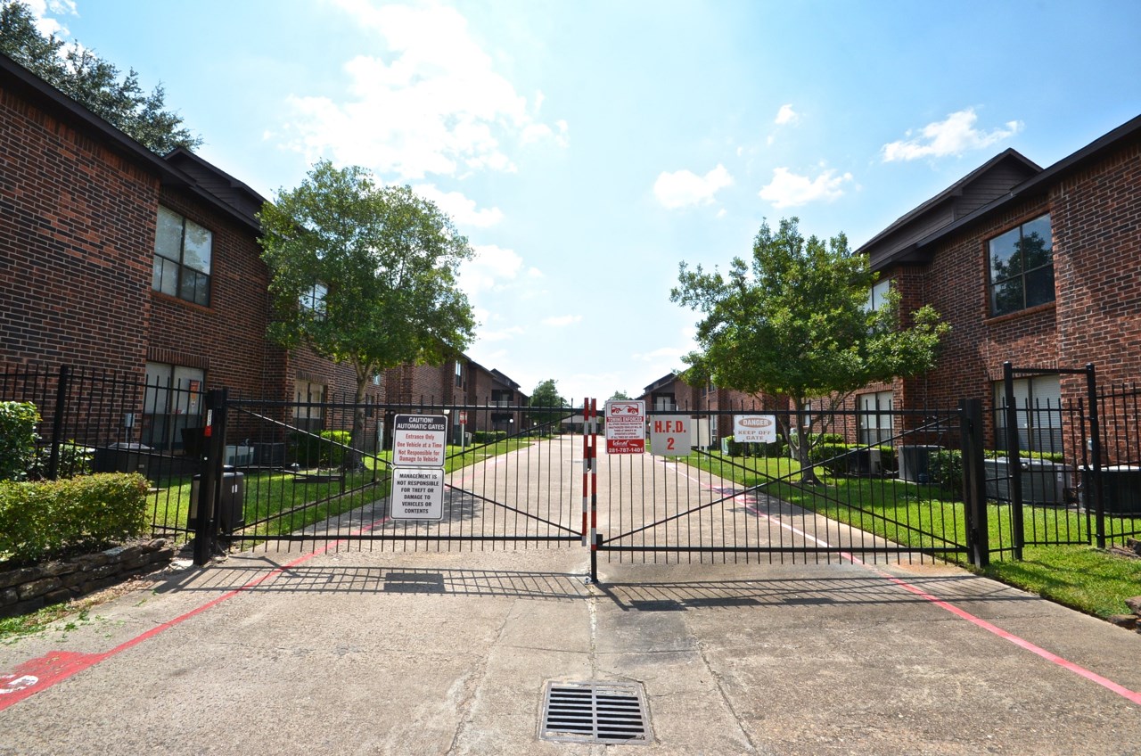 3100 Walnut Bend, #107, Houston, TX 77042