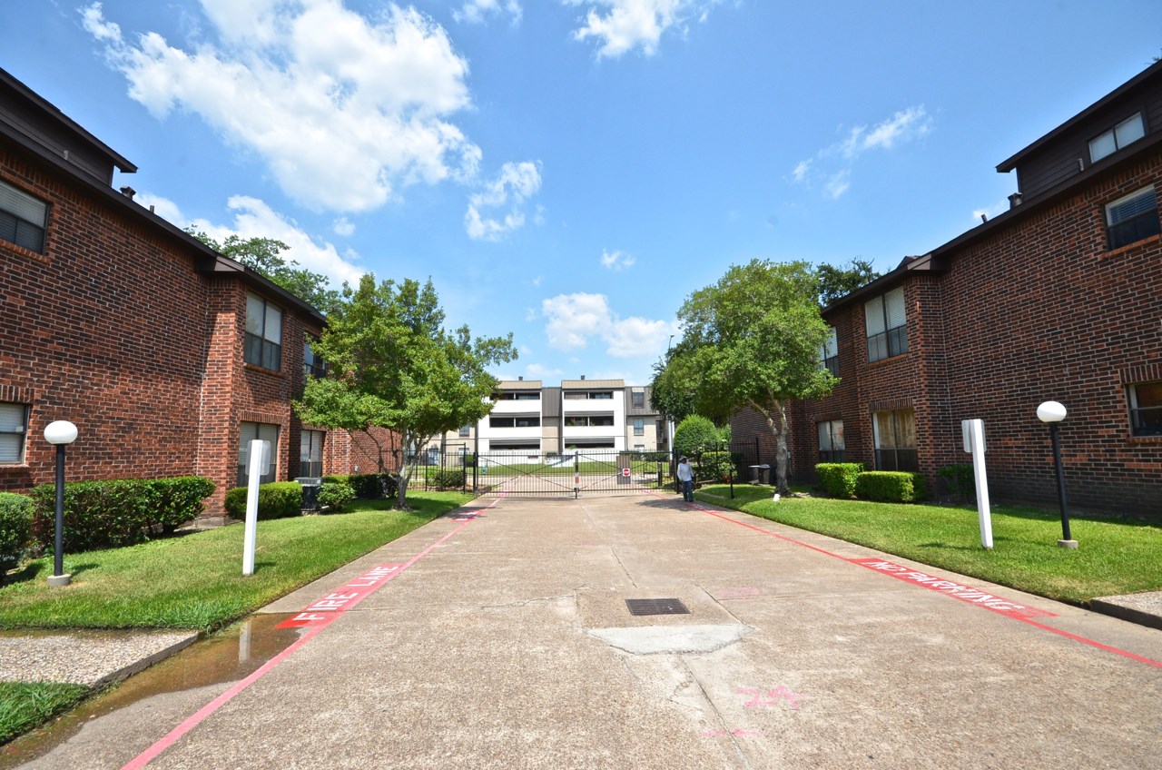 3100 Walnut Bend, #107, Houston, TX 77042