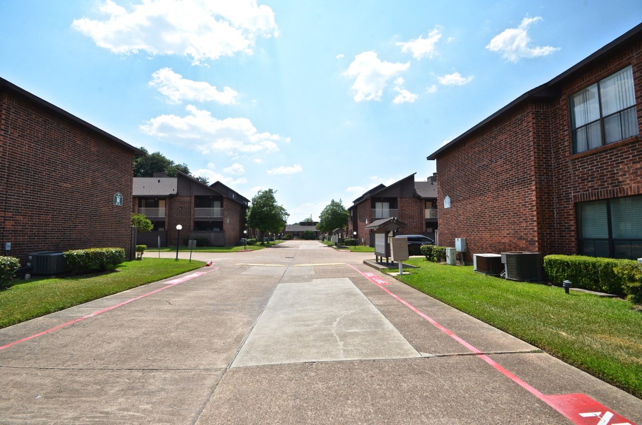 3100 Walnut Bend, #107, Houston, TX 77042