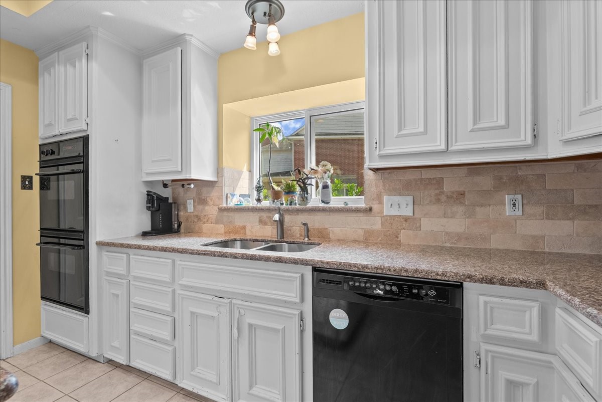 Double stack oven with gas cooktop.