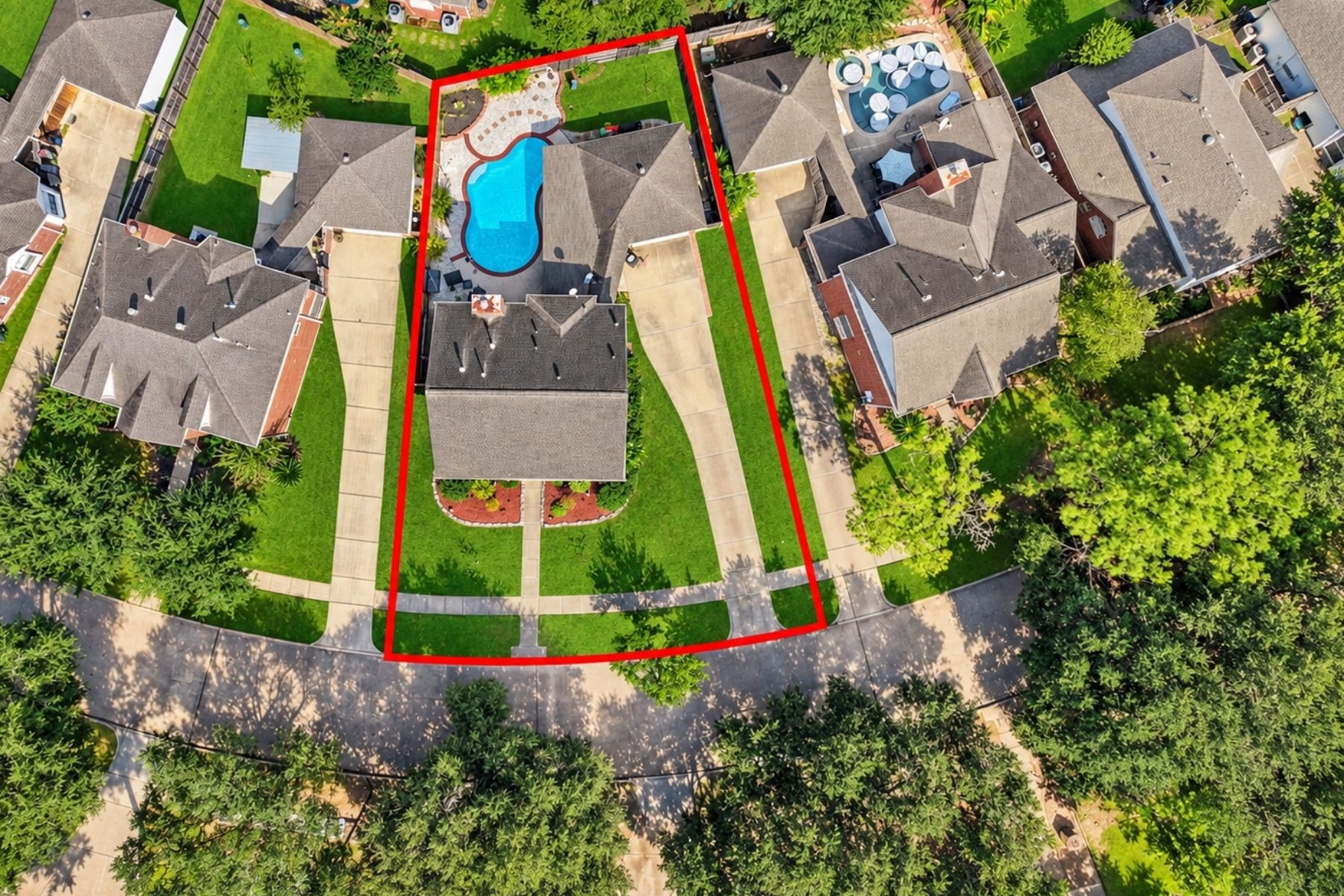 Wonderful lot in a cul-de-sac!