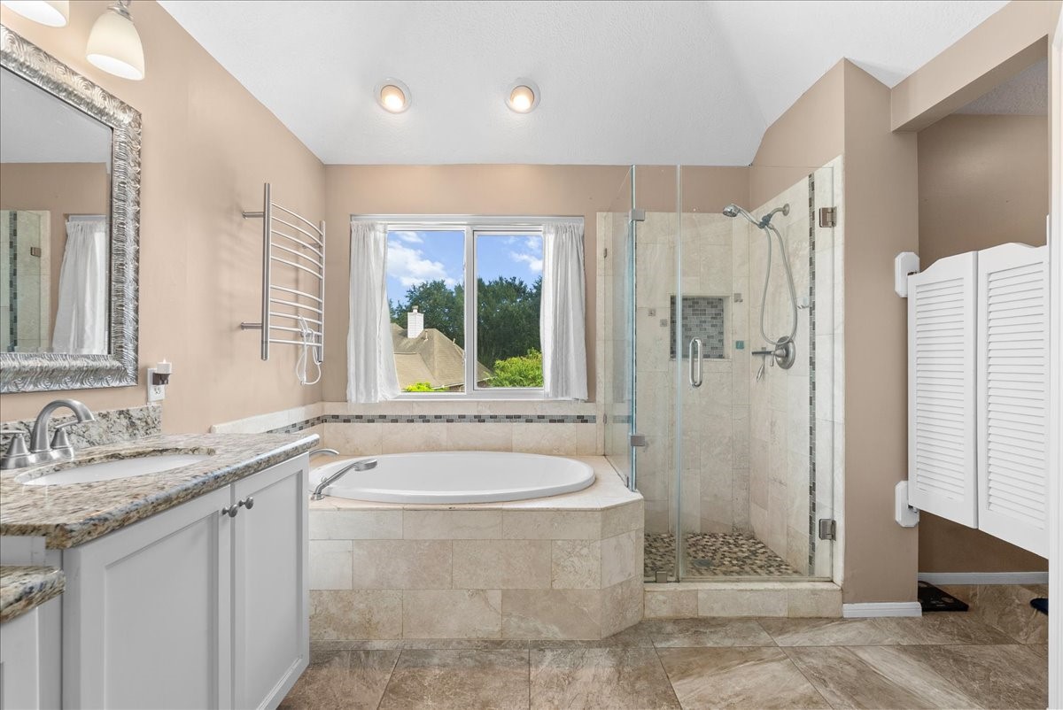 There's even a towel warmer!