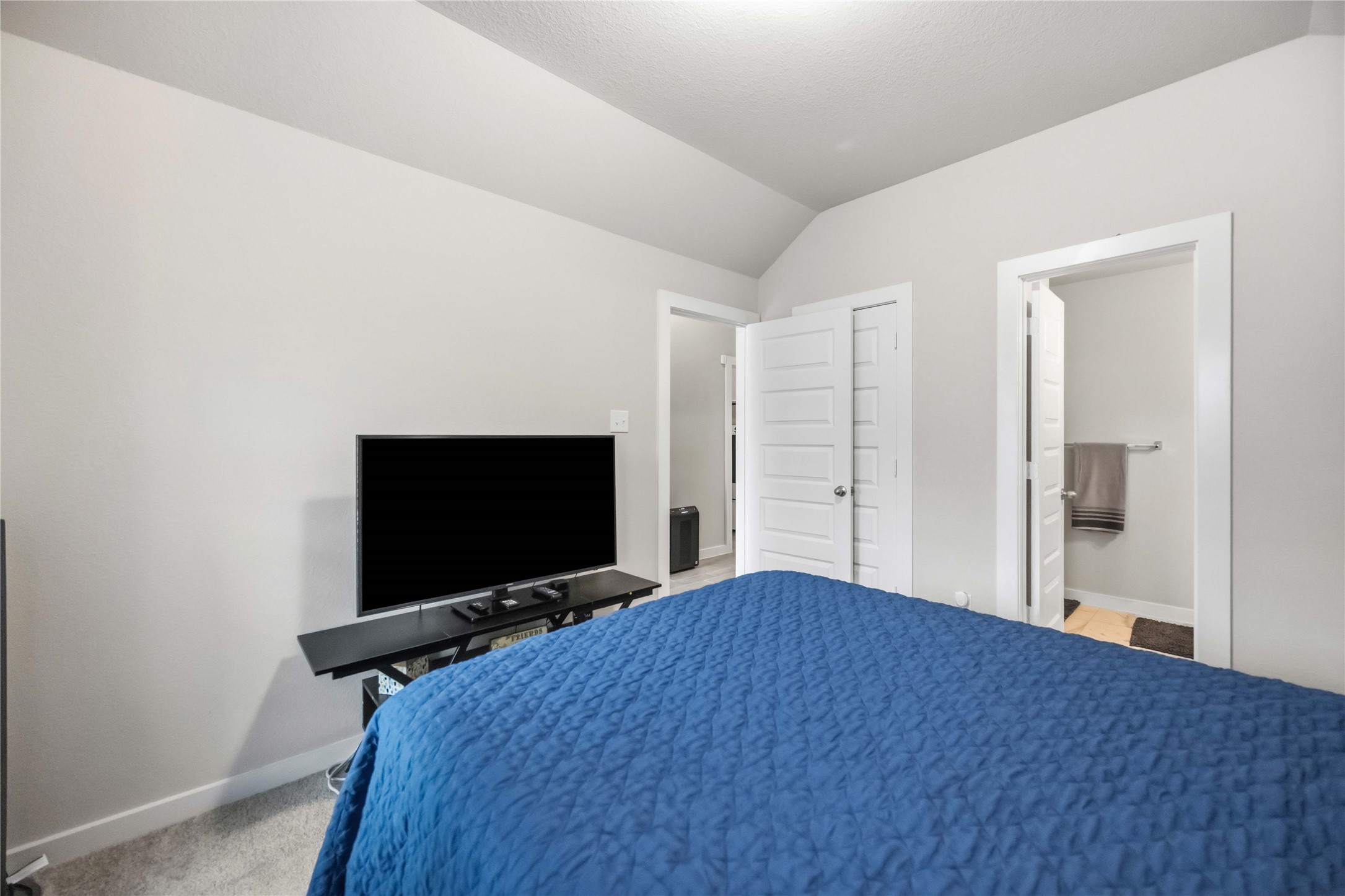 A spacious secondary bedroom!