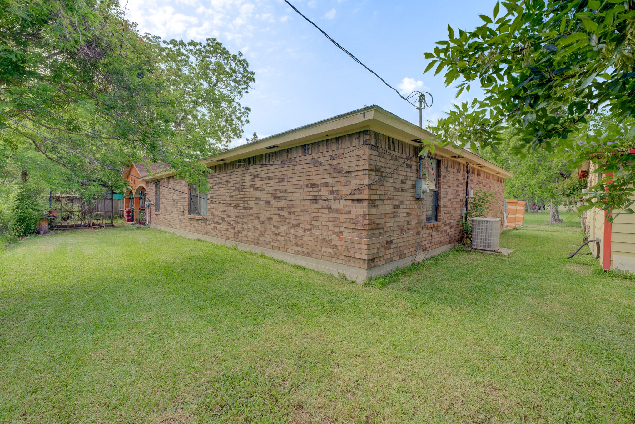 316 Hickman Lane, Angleton, TX 77515