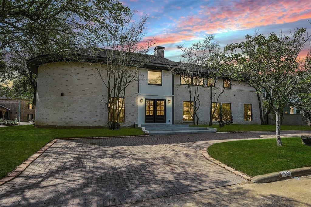 Stunning luxury home in Tanglewood, featuring a sophisticated brick and stucco exterior. Nestled on a quiet cul-de-sac, this elegant residence boasts a grand circular driveway, beautifully landscaped grounds, and an inviting faade that blends classic charm with modern refinement. Stunning luxury home in Tanglewood, featuring a sophisticated brick and stucco exterior. Nestled on a quiet cul-de-sac, this elegant residence boasts a grand circular driveway, beautifully landscaped grounds, and an inviting faade that blends classic charm with modern refinement.