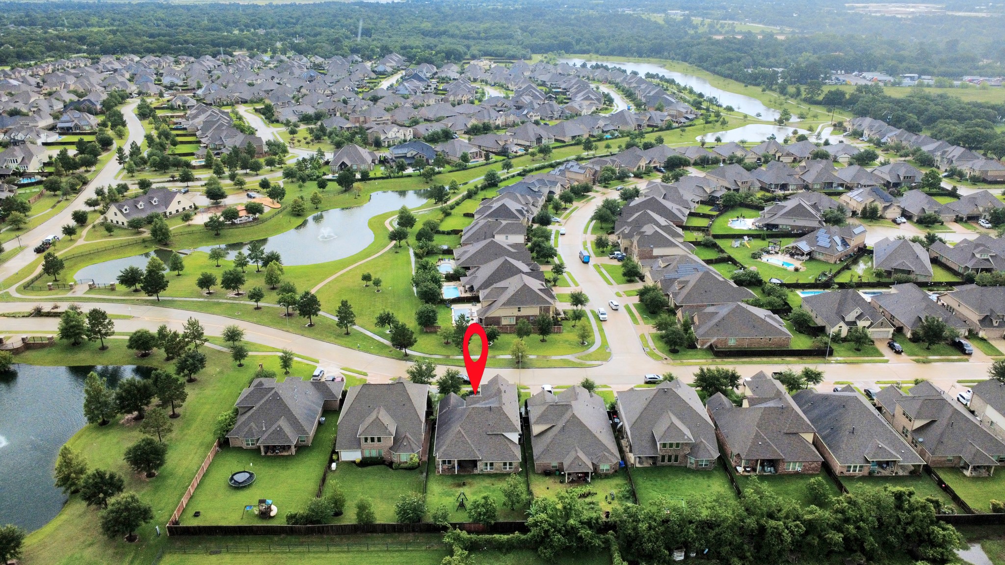 Right at the front of the community for easy access to all shops,dining and retail