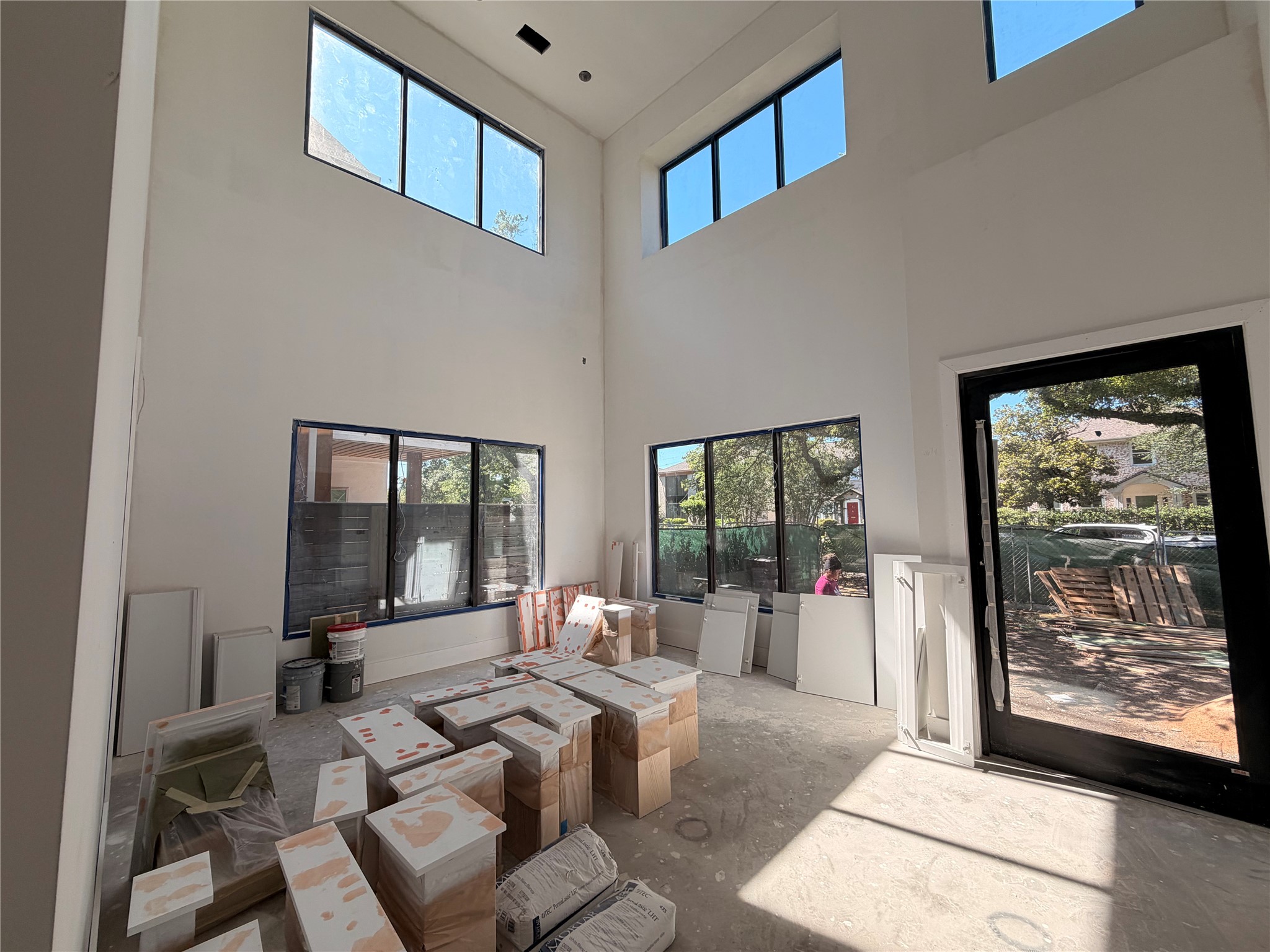 Can be a dining area or Livingroom