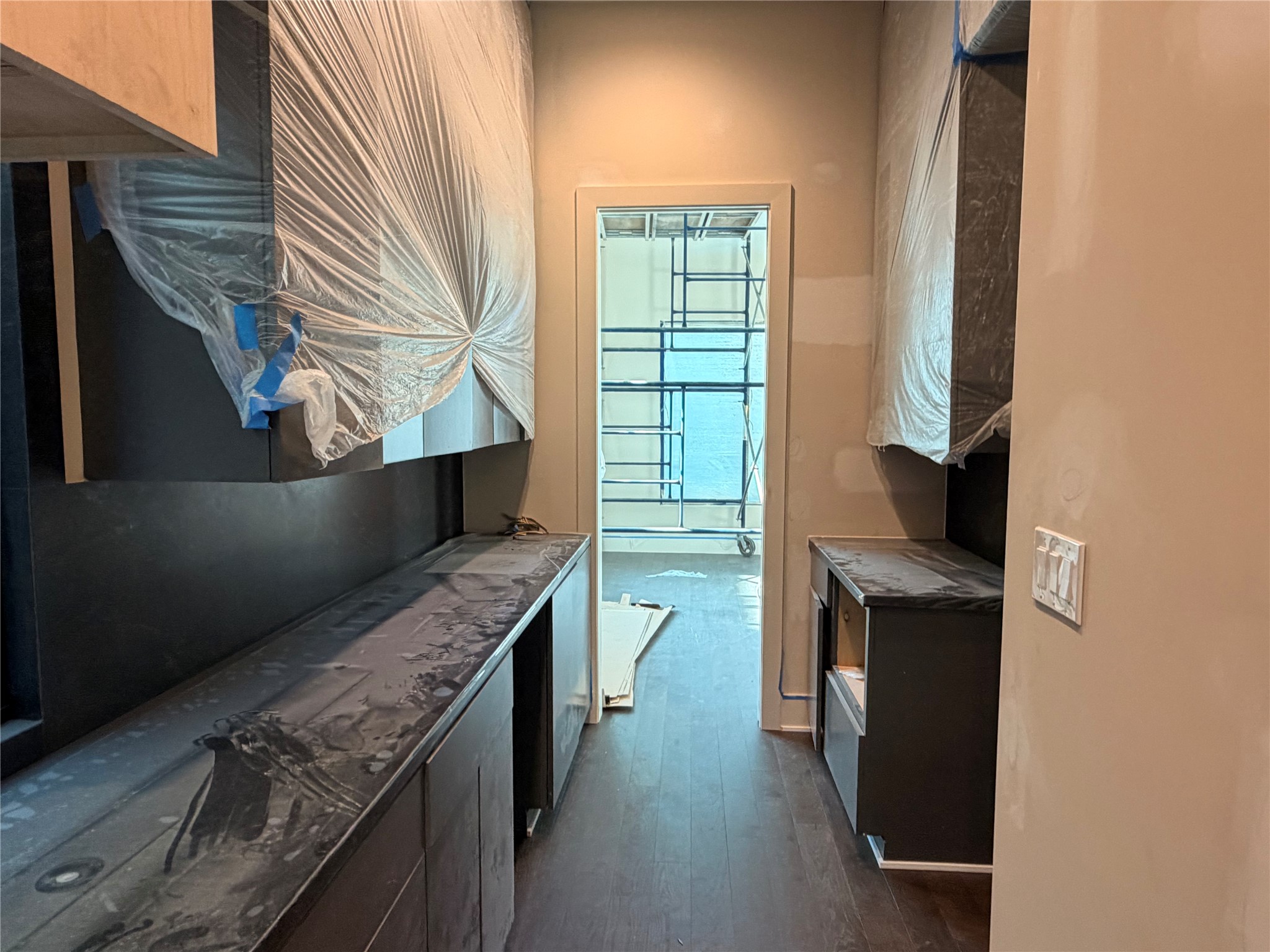 Butlers pantry-prep kitchen with sink