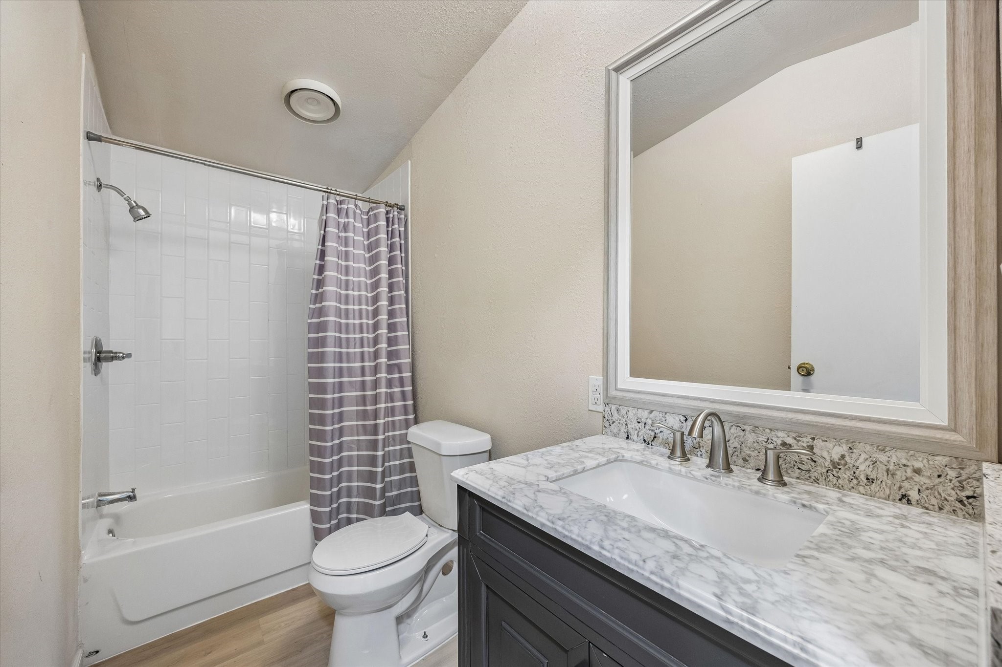 5806 S Highway 35, Alvin, TX 77511