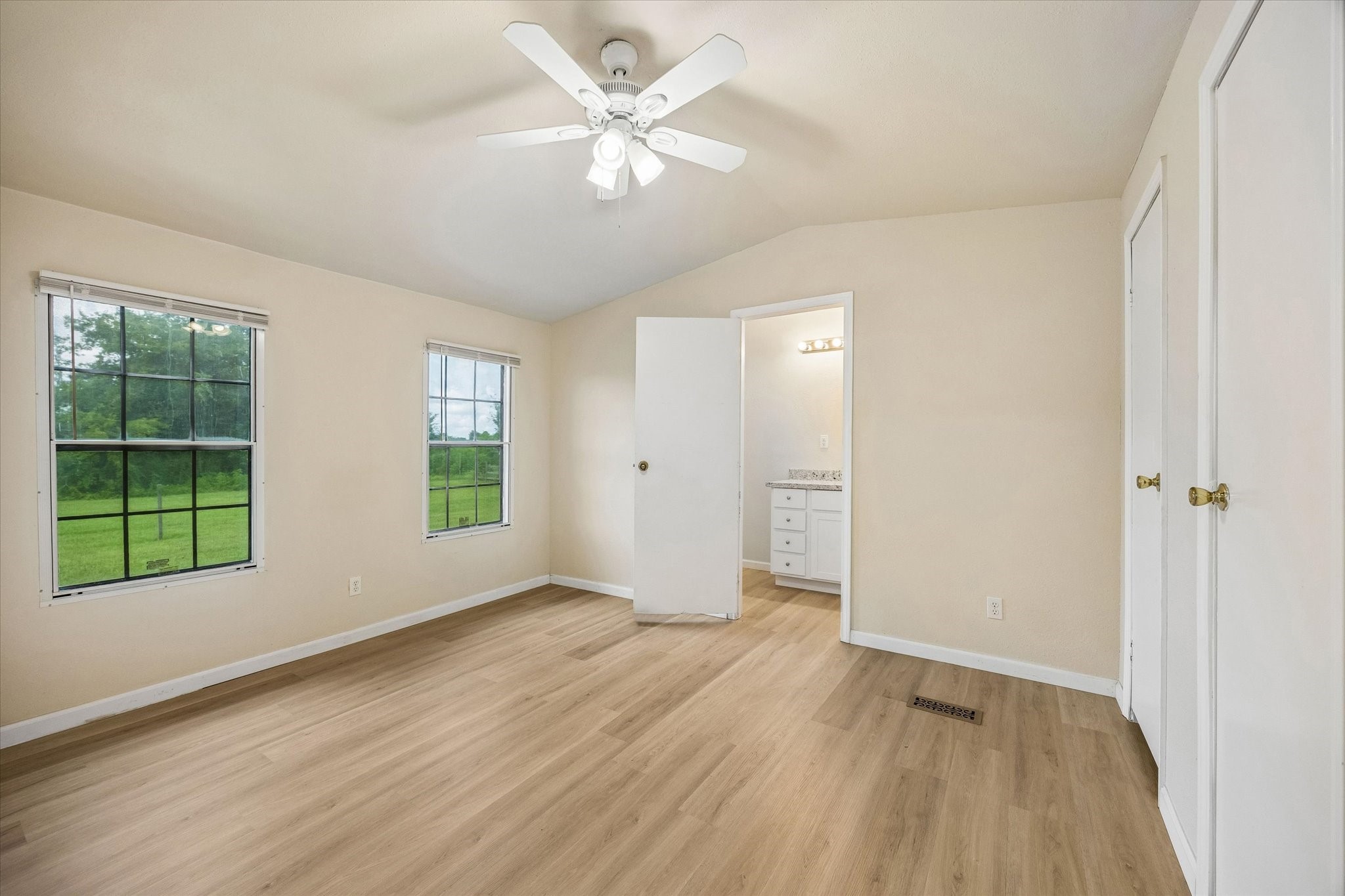 5806 S Highway 35, Alvin, TX 77511