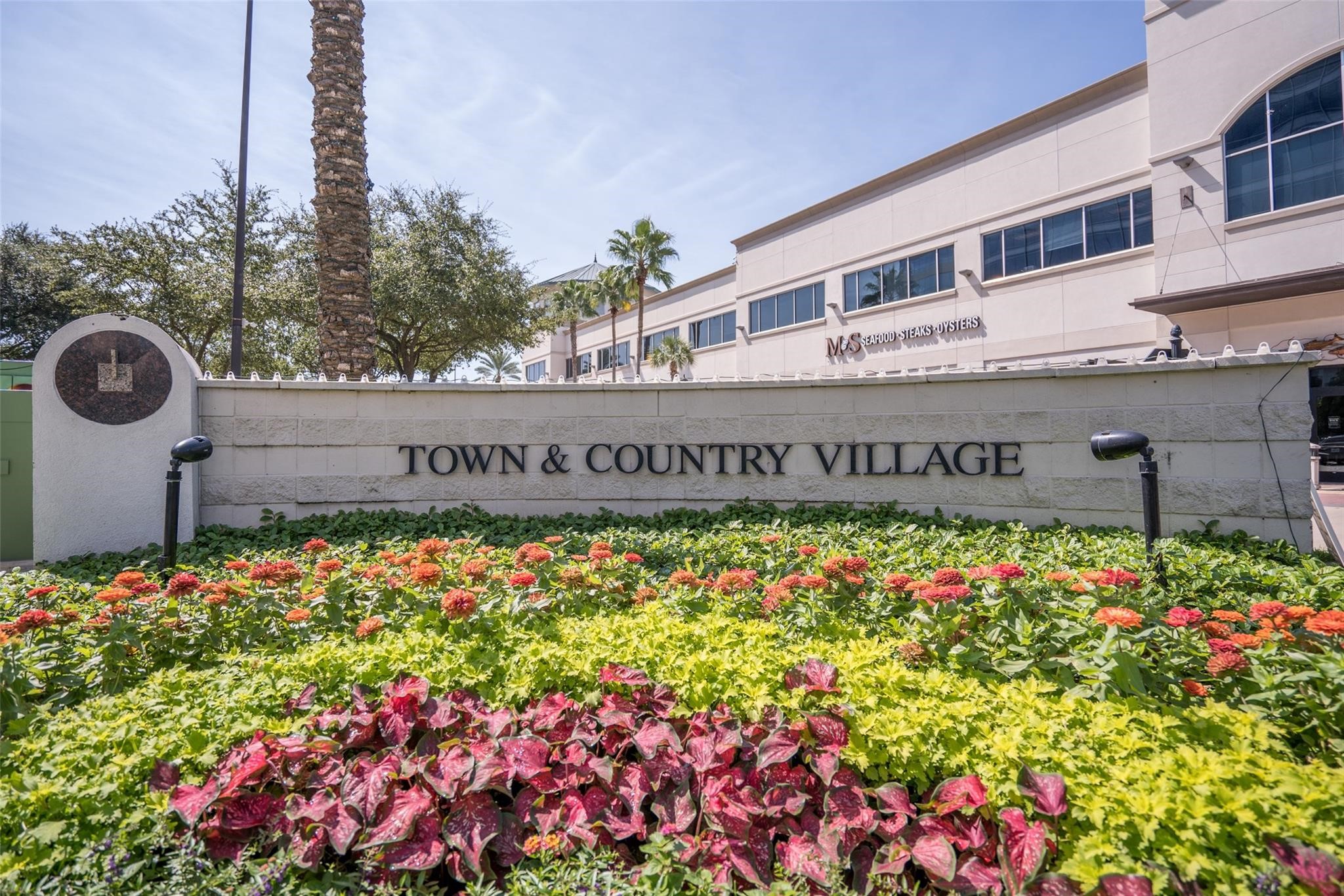 Town and Country is also nearby with great dining and shopping!