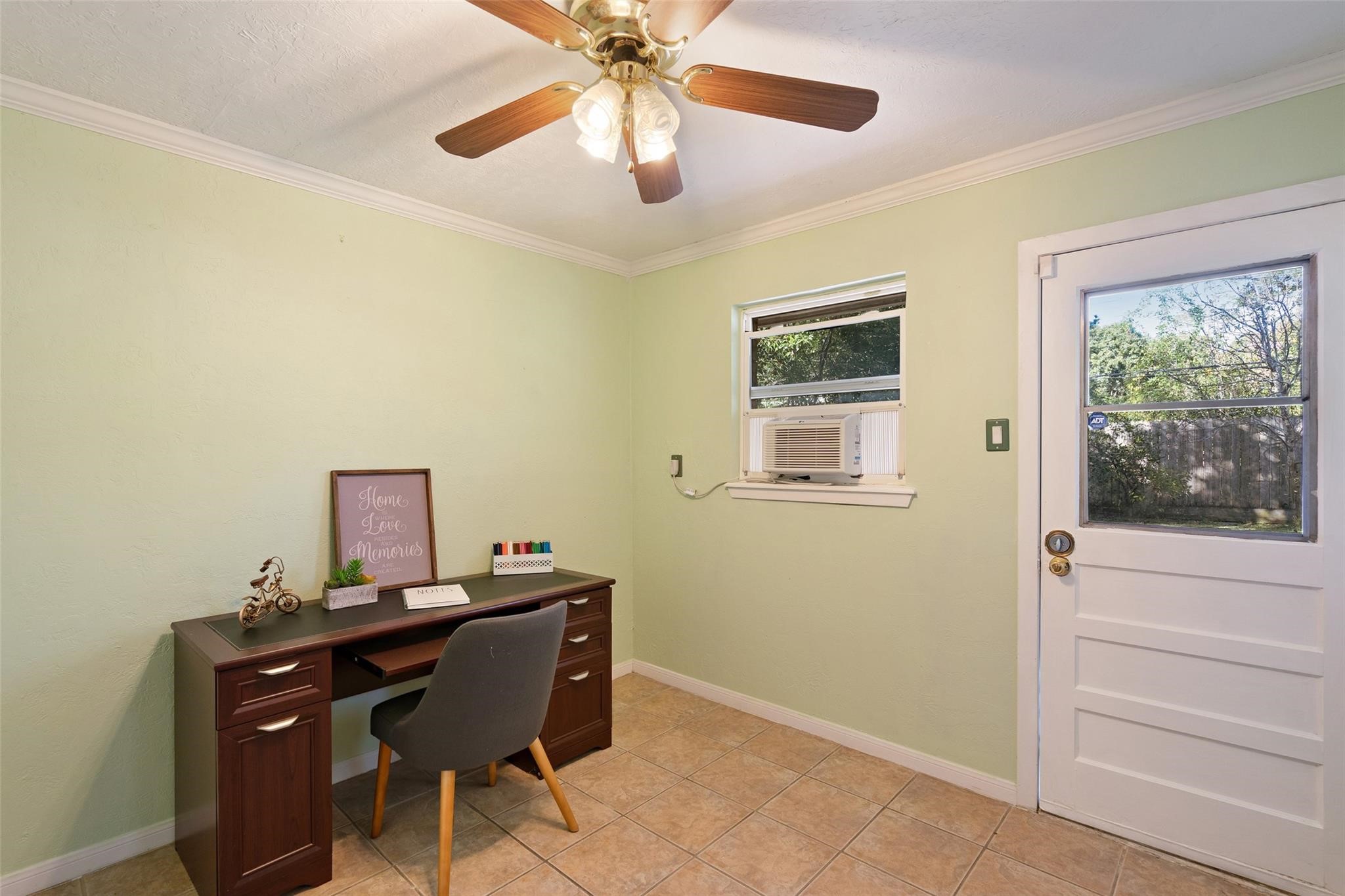 A unique feature of this home is an additional flex space that has its own private access from the back yard. This space could be used as a guest suite, office, craft room, game room or more!*Home was previously furnished. There is currently no furniture in the home.