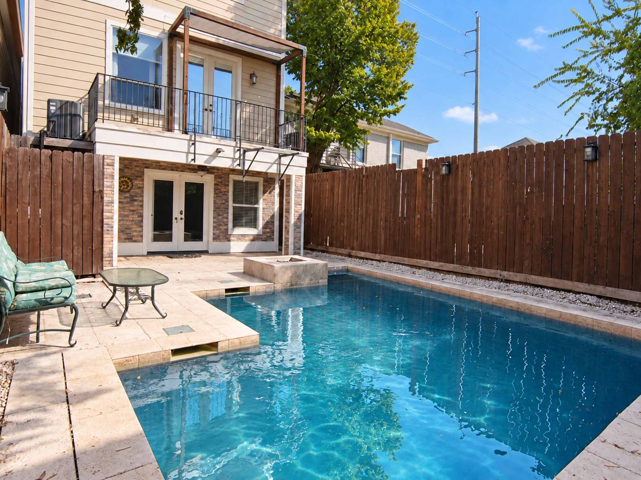 Pool for entertaining a relaxing.