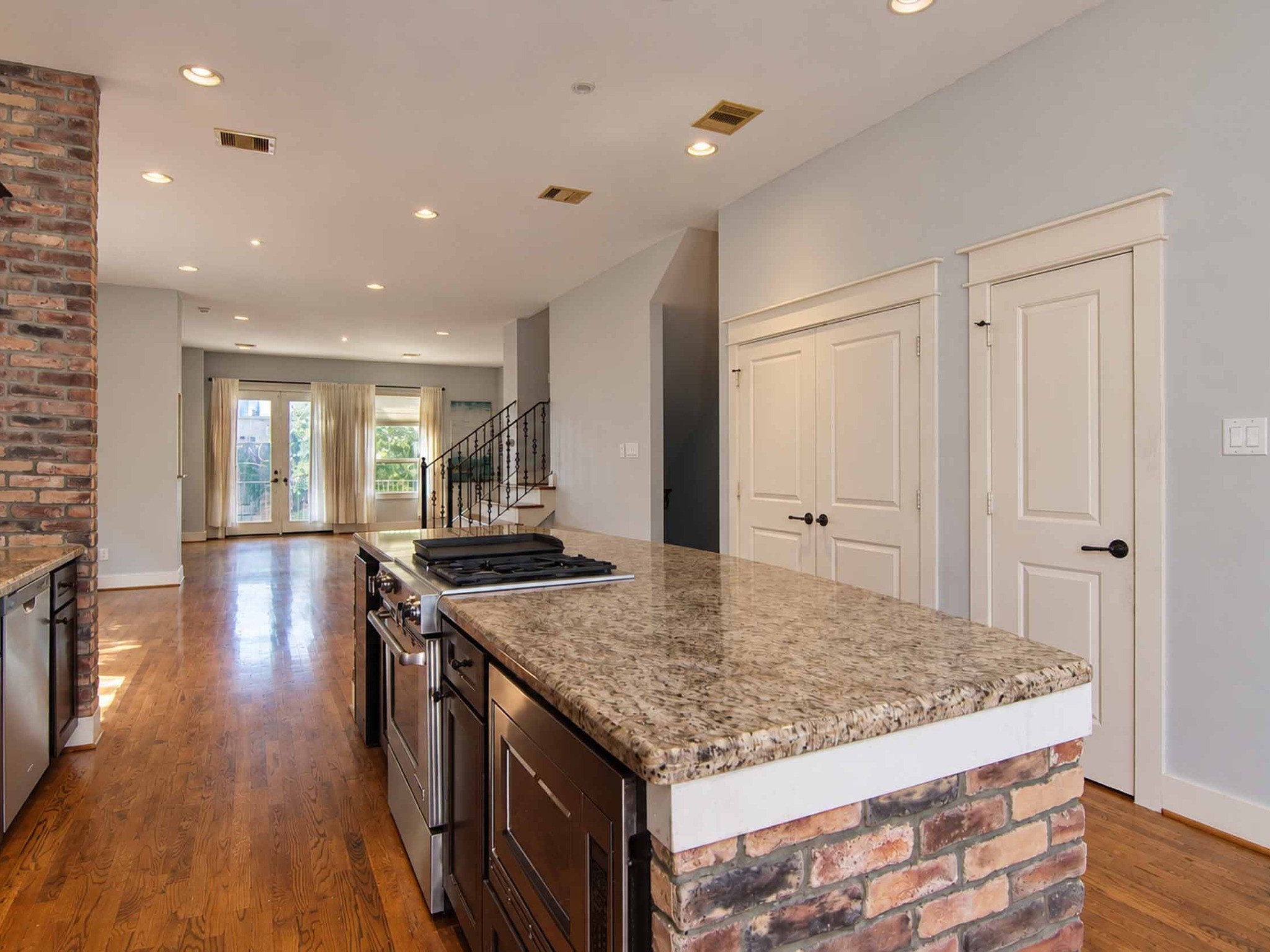 Great island kitchen.