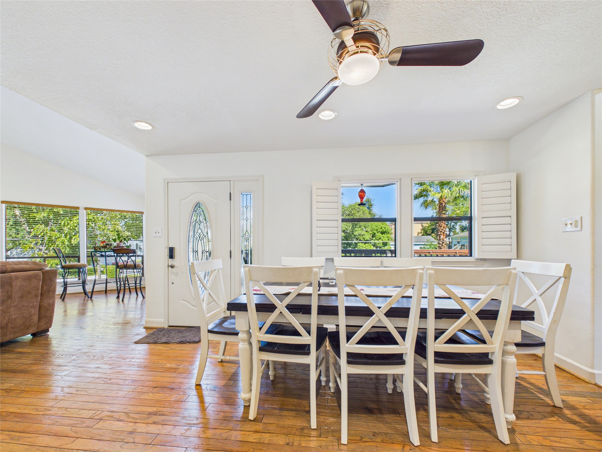 907 Juniper Road, Clear Lake Shores, TX 77565