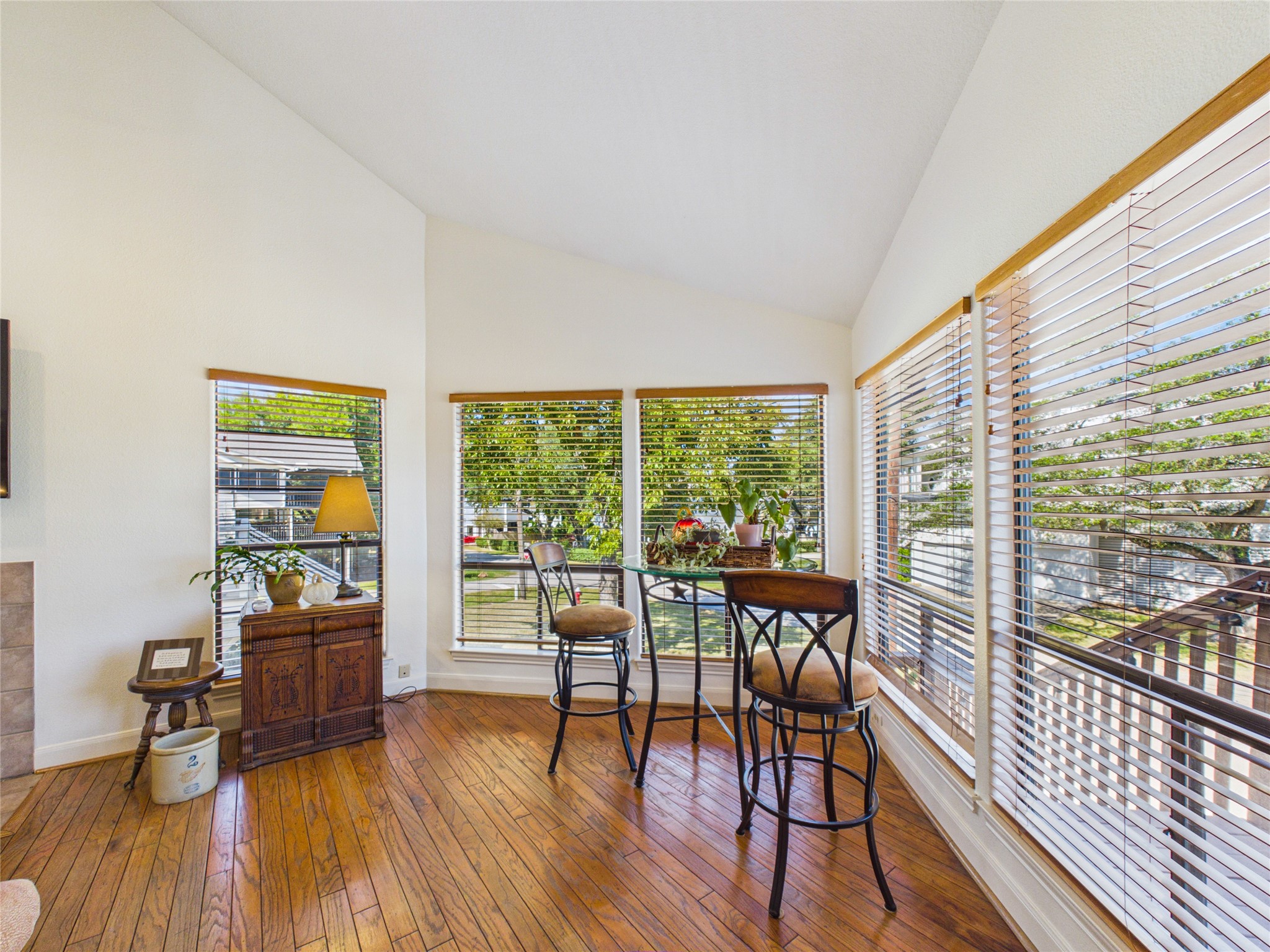 907 Juniper Road, Clear Lake Shores, TX 77565