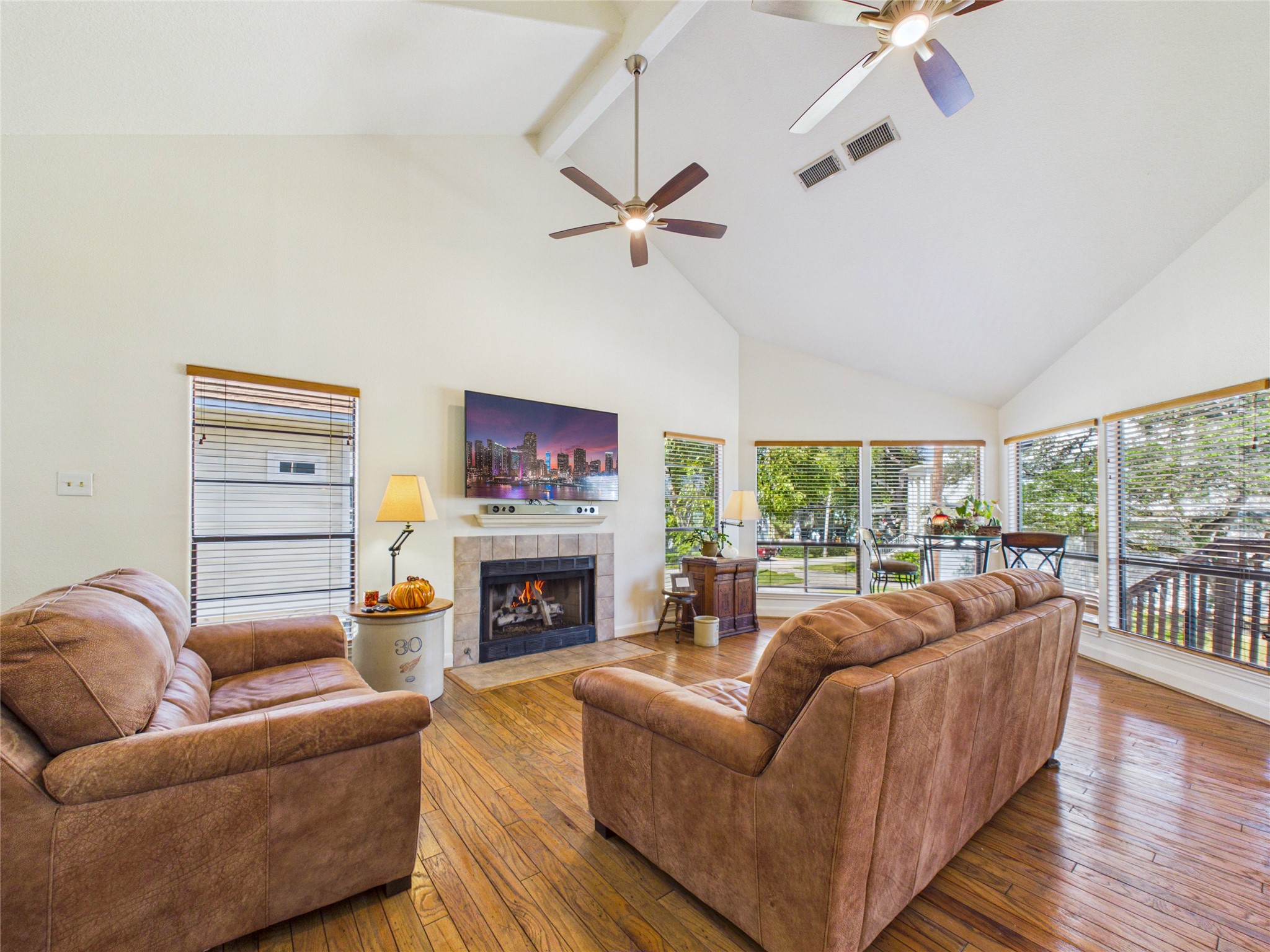 907 Juniper Road, Clear Lake Shores, TX 77565