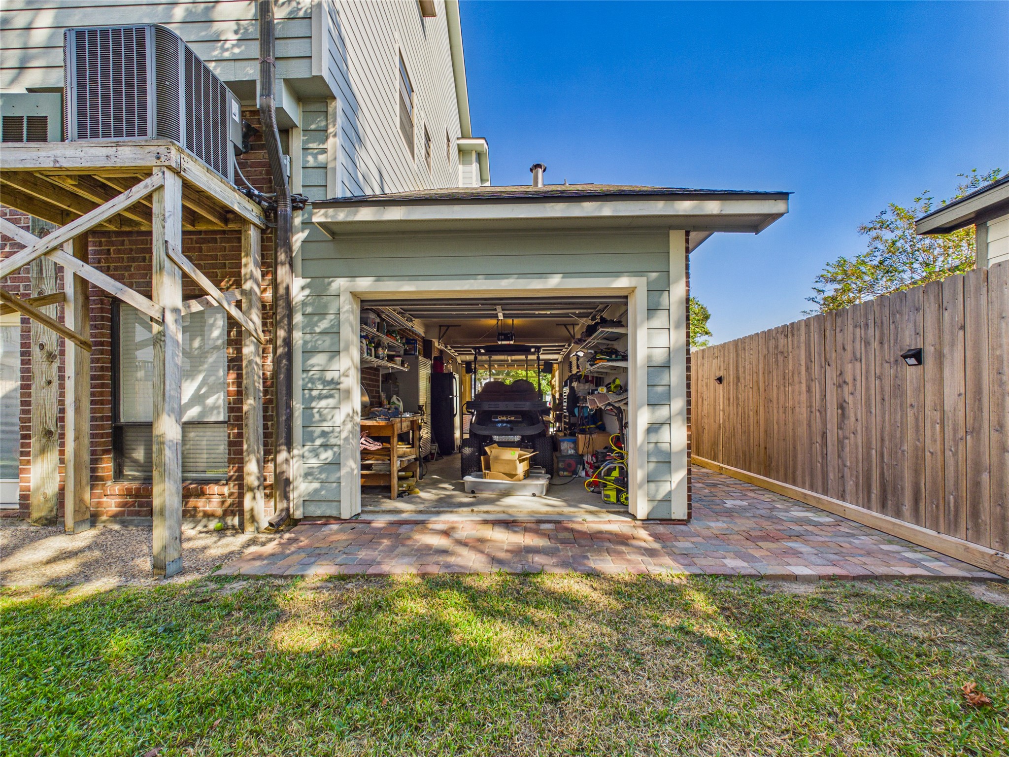 907 Juniper Road, Clear Lake Shores, TX 77565