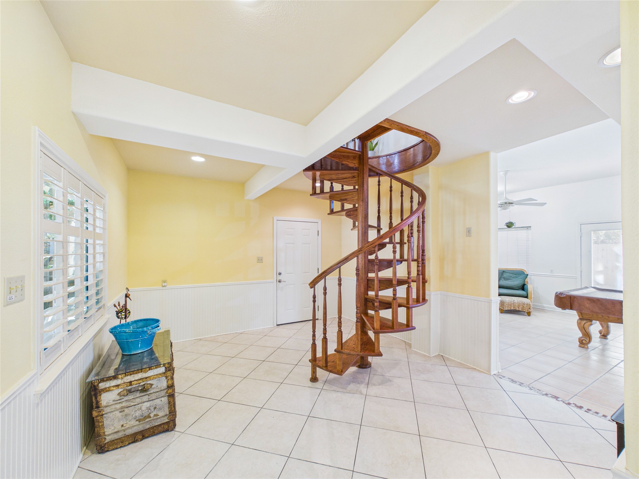 907 Juniper Road, Clear Lake Shores, TX 77565